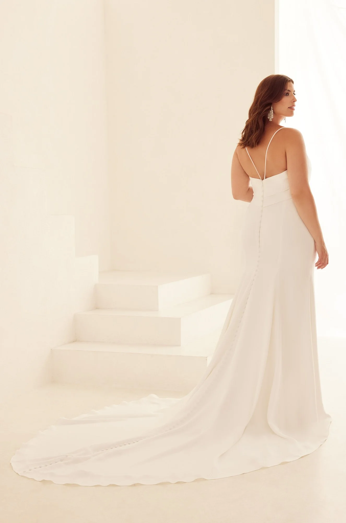 68dae9fd90ba6b66b2819745_2328b-curvy.jpg