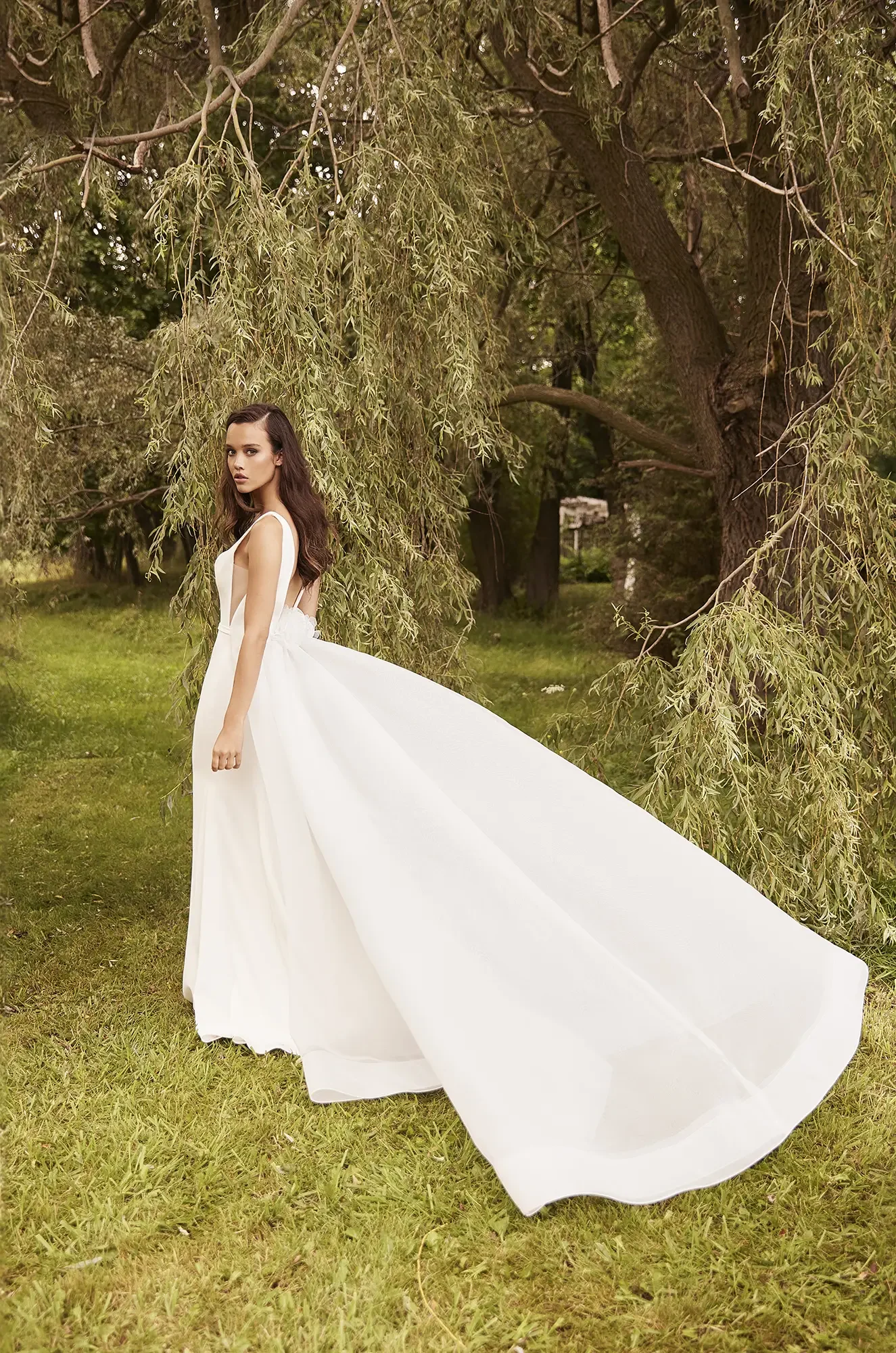 6827b5315e00b395697ceafb_paloma-blanca-wedding-dresses-P5087-2.webp