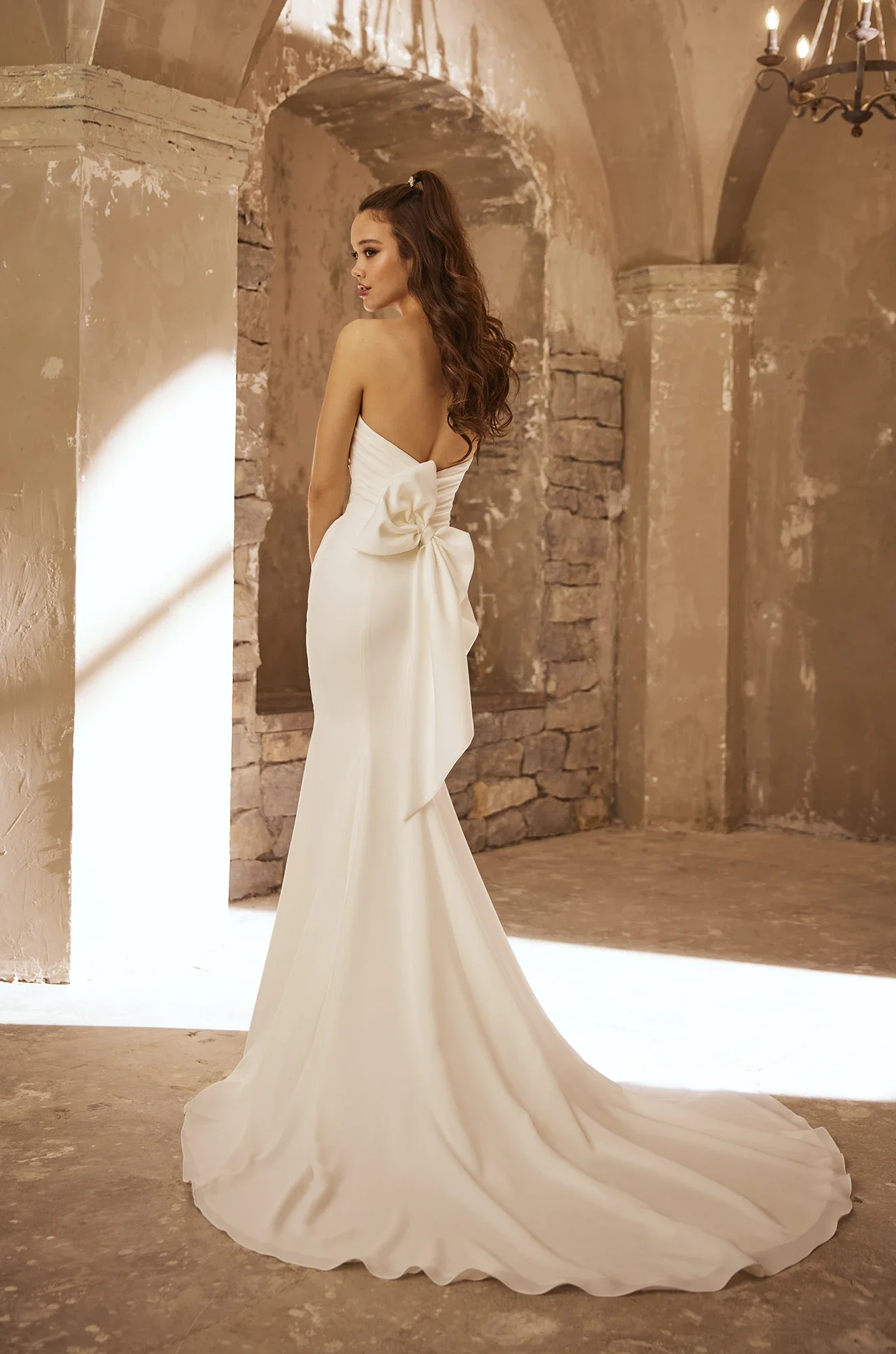 6827b3393cbd36ca65108d19_paloma-blanca-wedding-dresses-P5105-2.webp