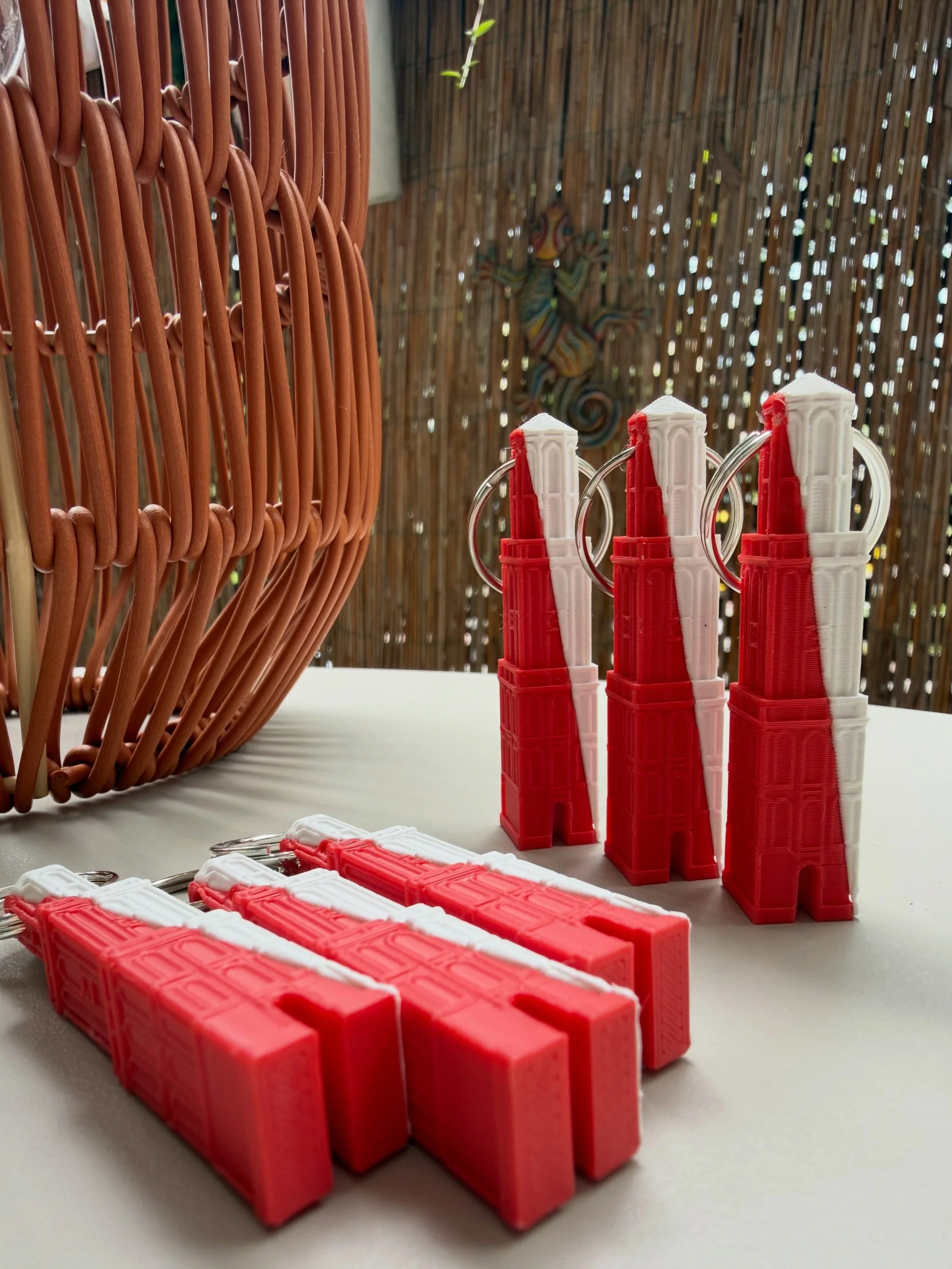 Nu tijdelijk bij elke bestelling: een mini-Dom voor aan je sleutelbos! 

Ook verkrijgbaar bij @officialsouvenirstore_utrecht 

#utreg #utrecht