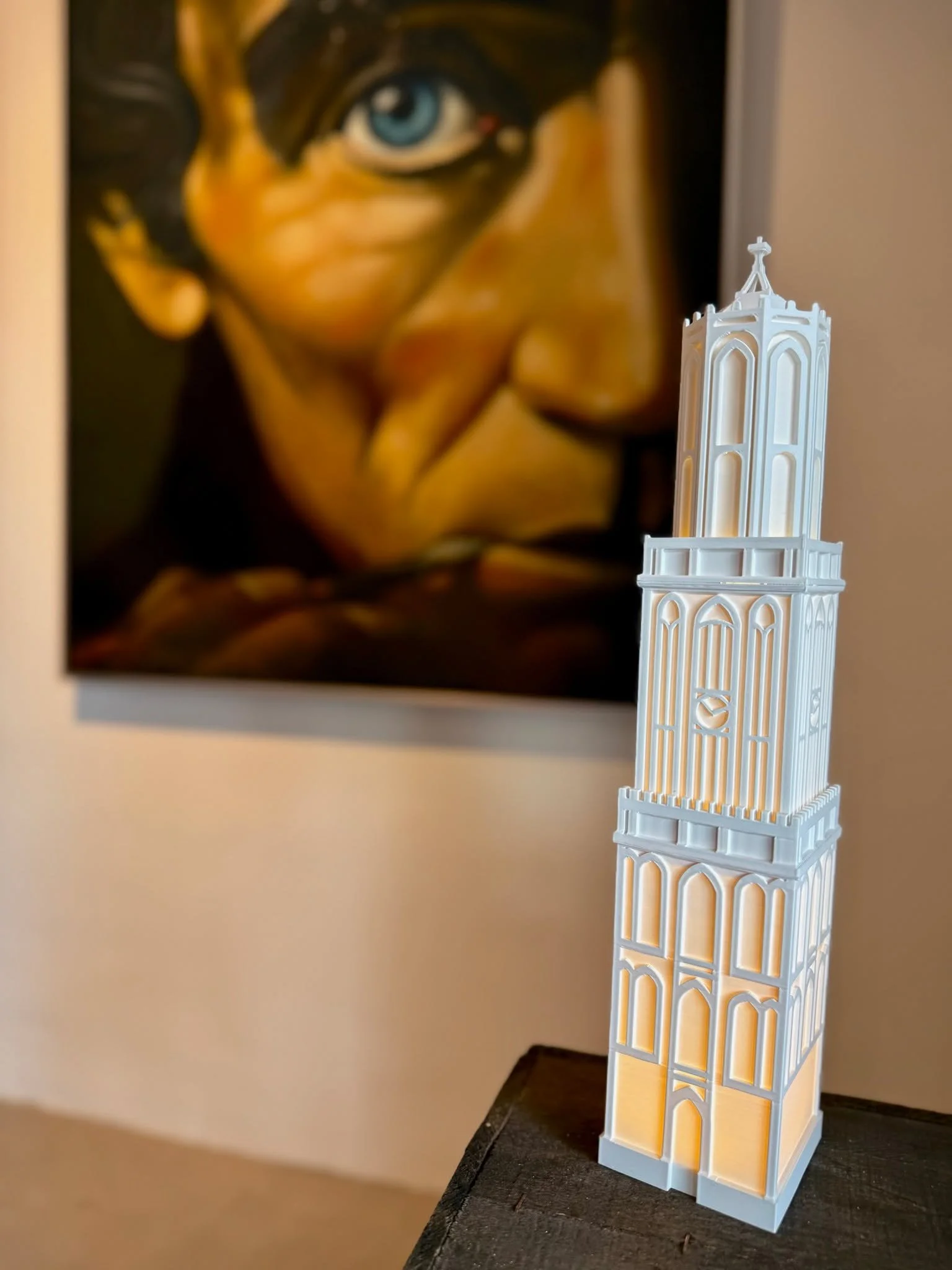 Tussen de werken van Utrechts beeldend kunstenaar John Noy staat ook de Domlamp. Morgen (zondag 19 april) opent zijn expositie in Bunnik van 13:00&ndash;18:00. Wees welkom!

@noypicasso