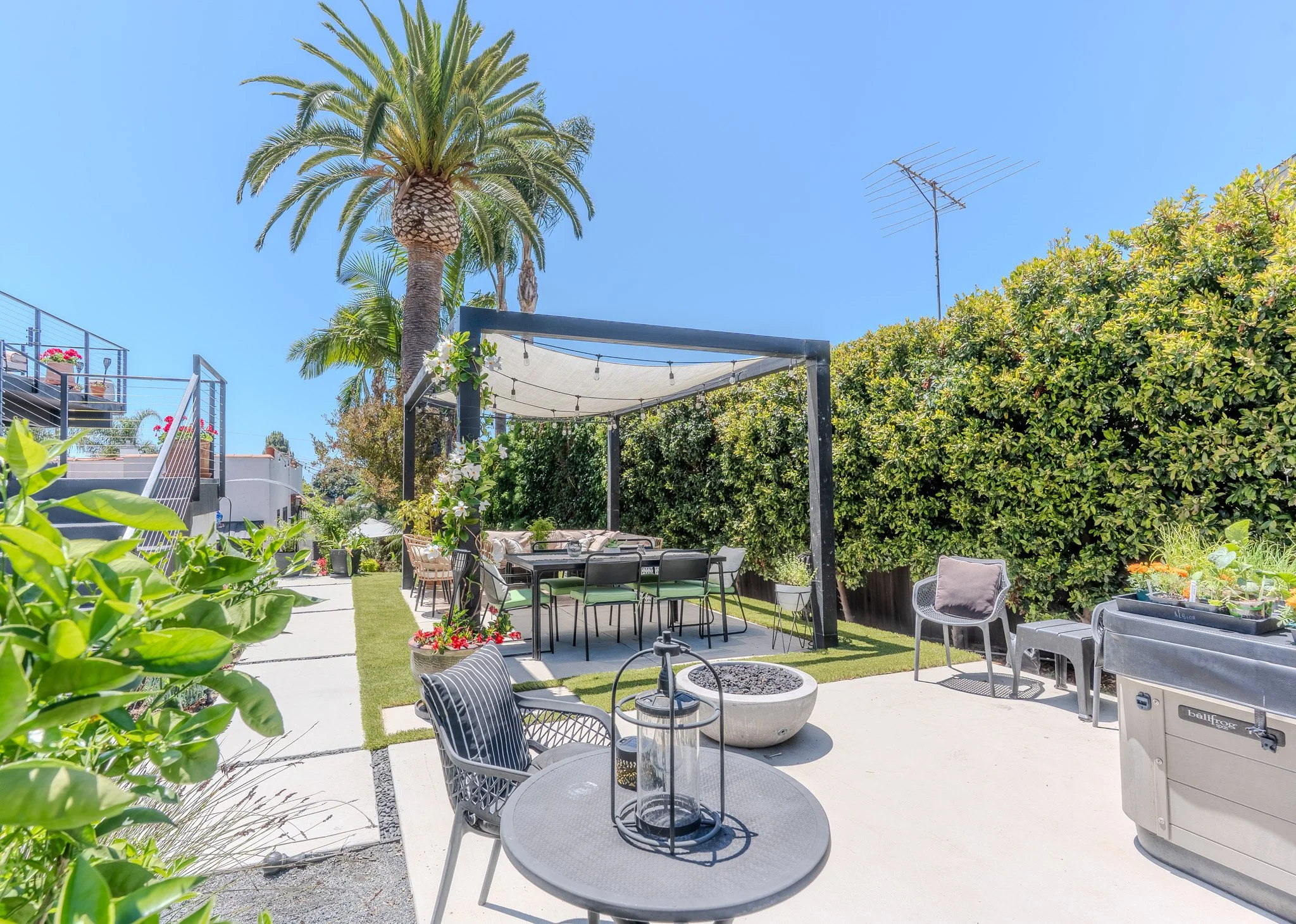 Outdoor Patio Area_2.jpg