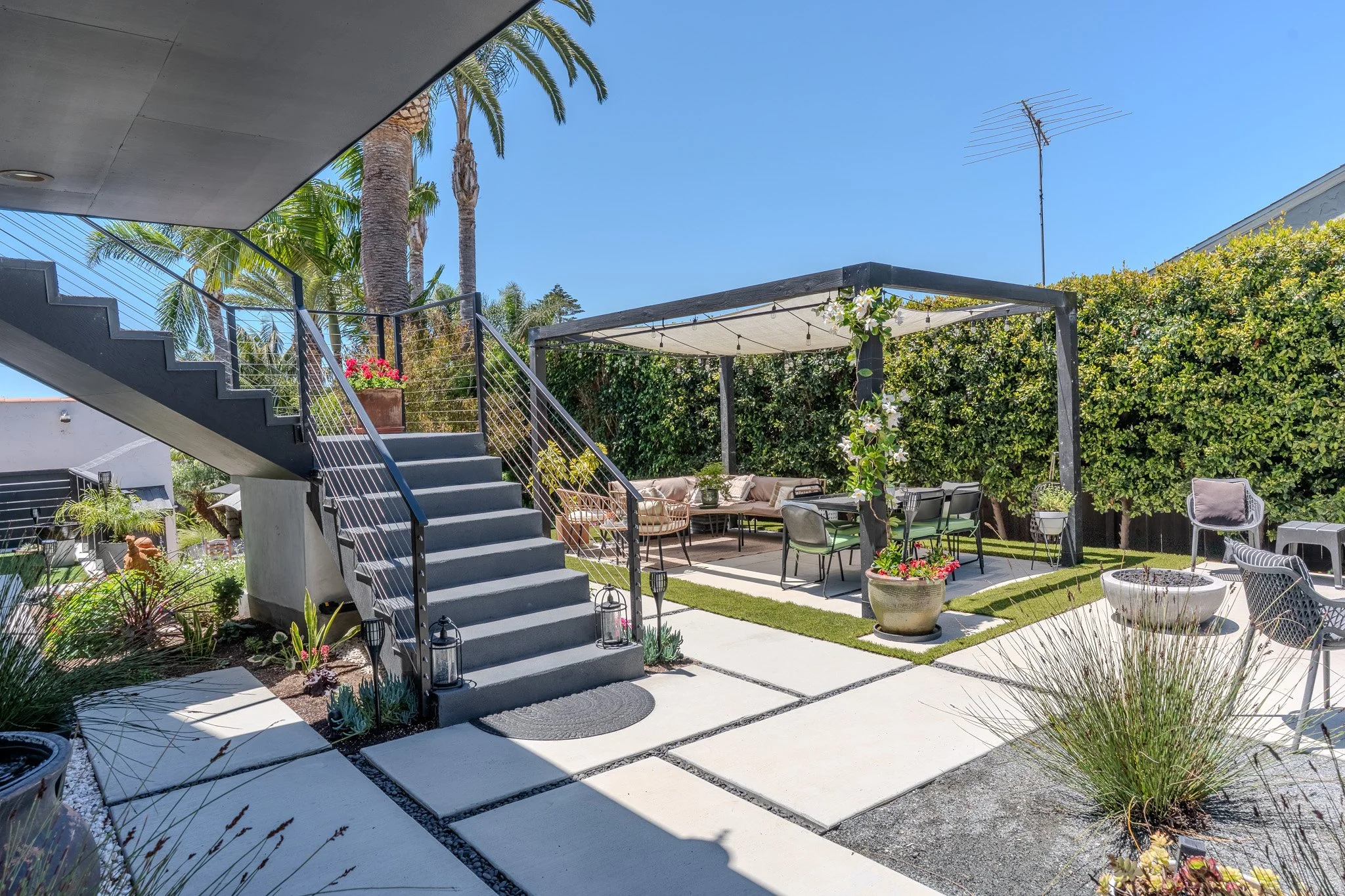 Outdoor Patio Area_1.jpg