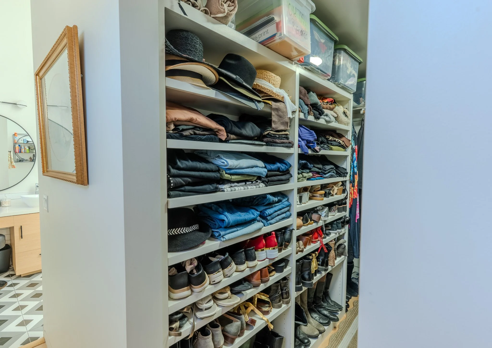 Organized Closet Shelves.jpg