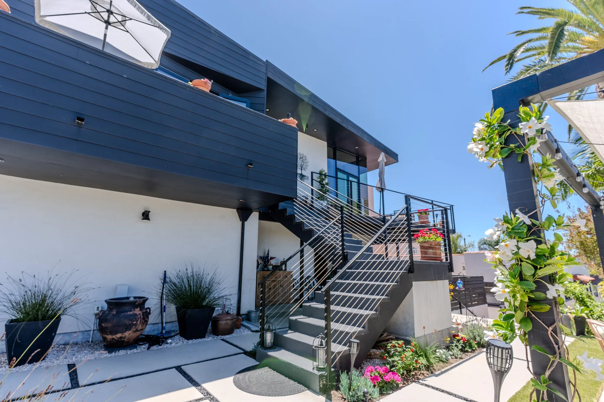 Modern House Exterior.jpg
