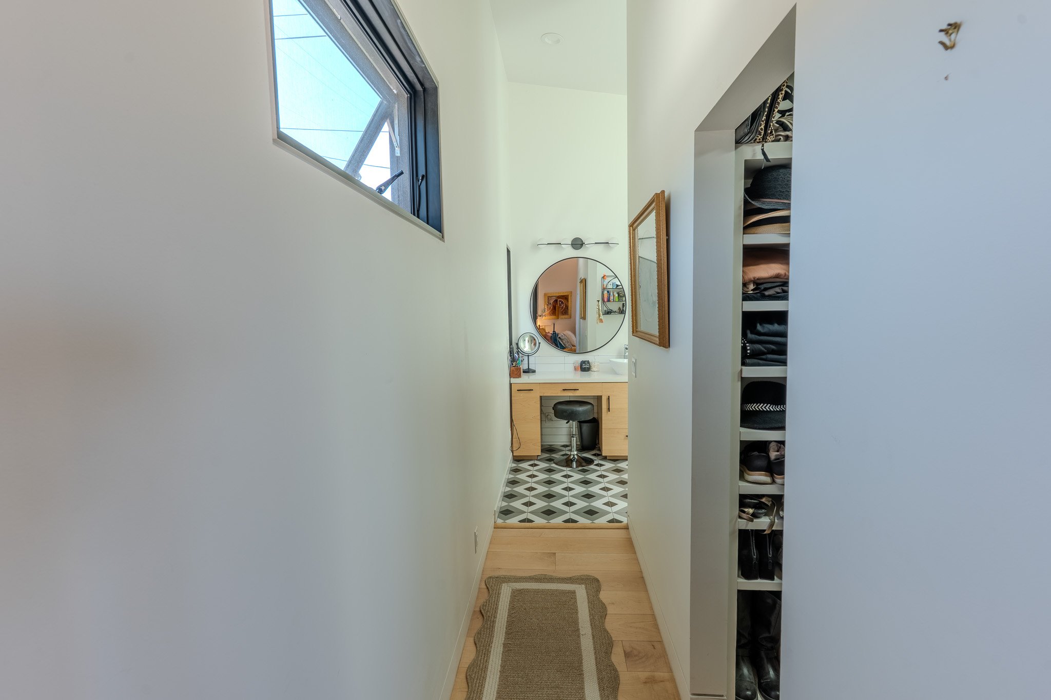 Hallway to Vanity Area.jpg