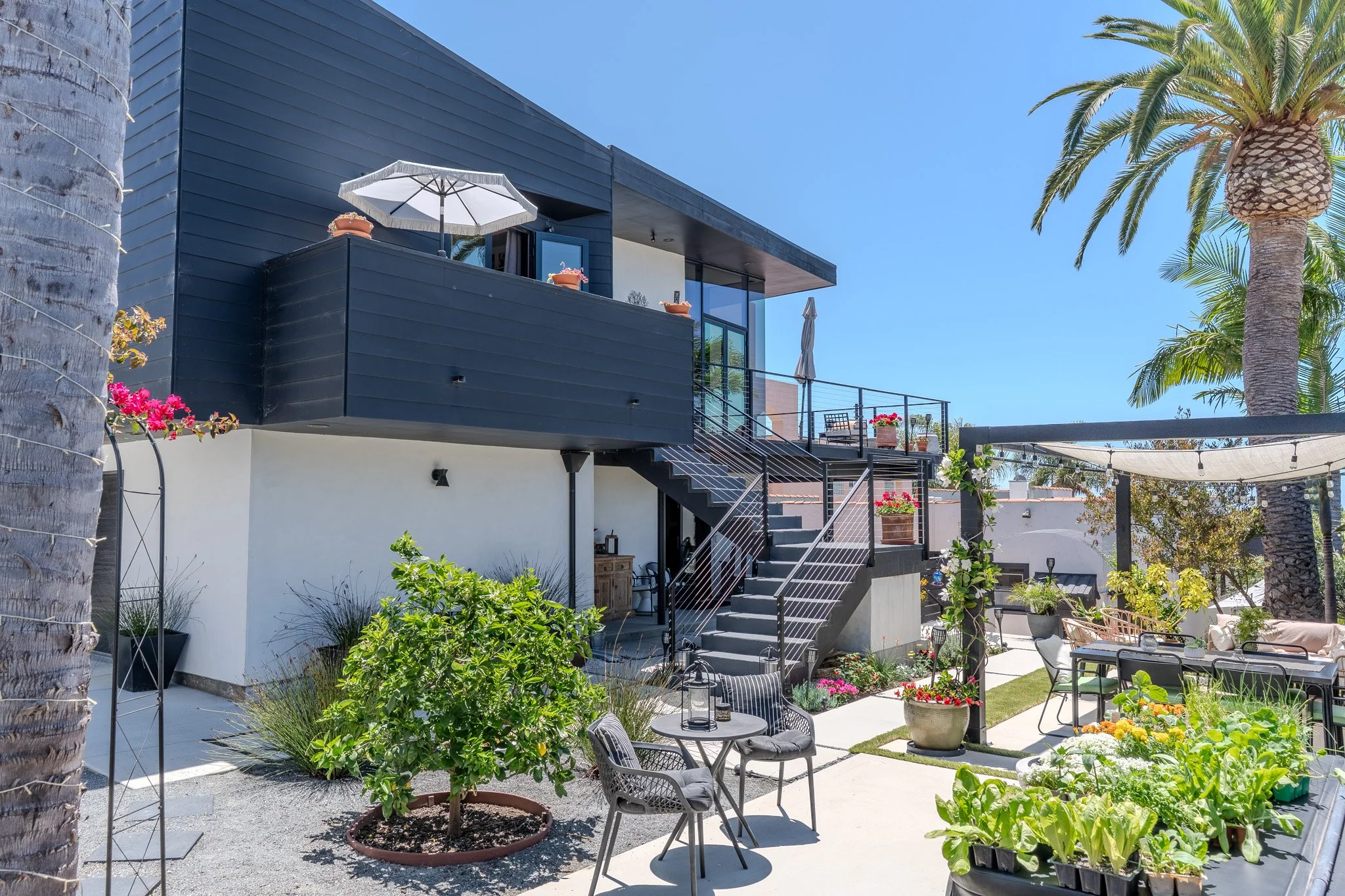 Modern House Outdoor Patio.jpg