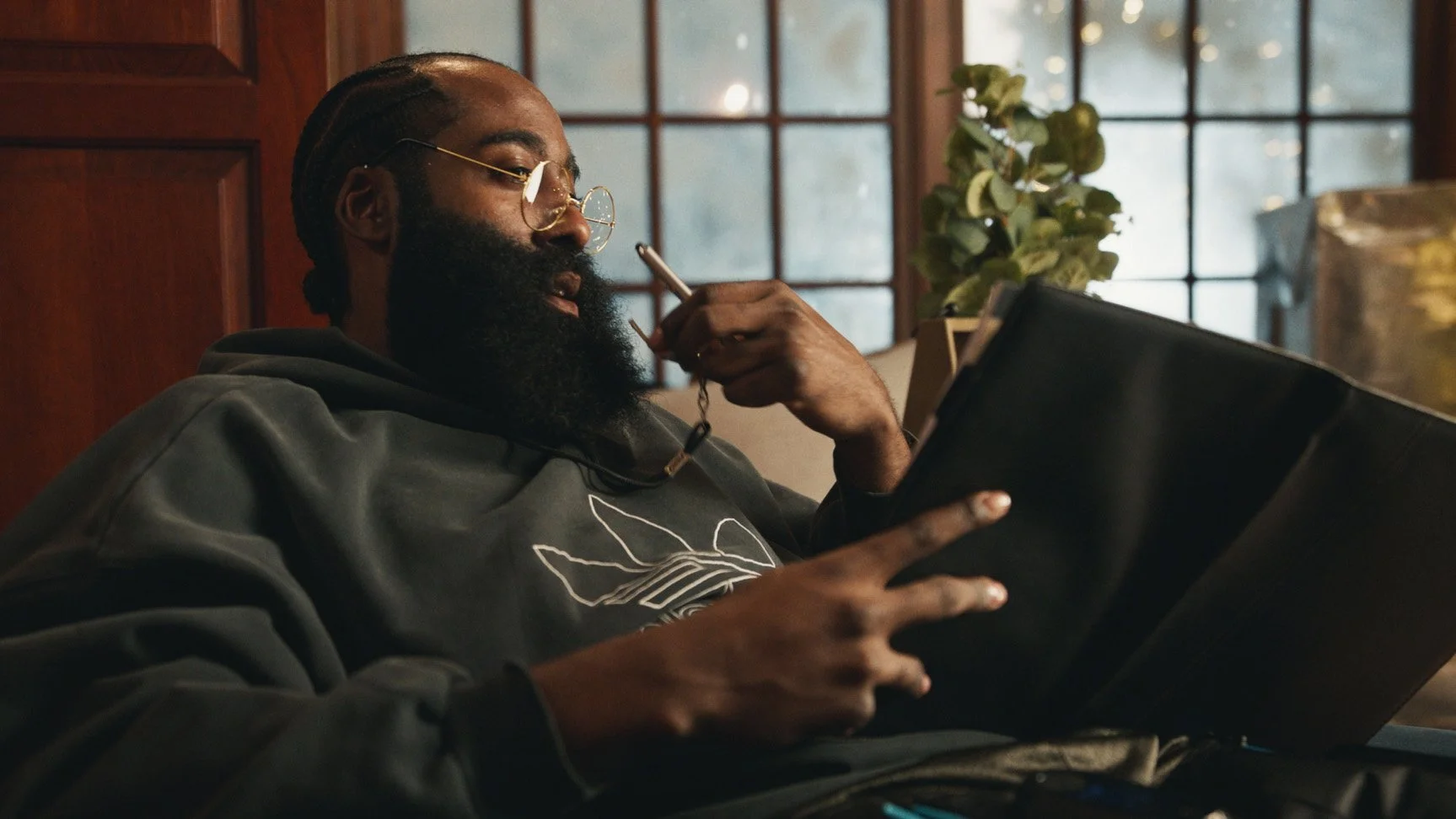 Therabody: Harden x Santa