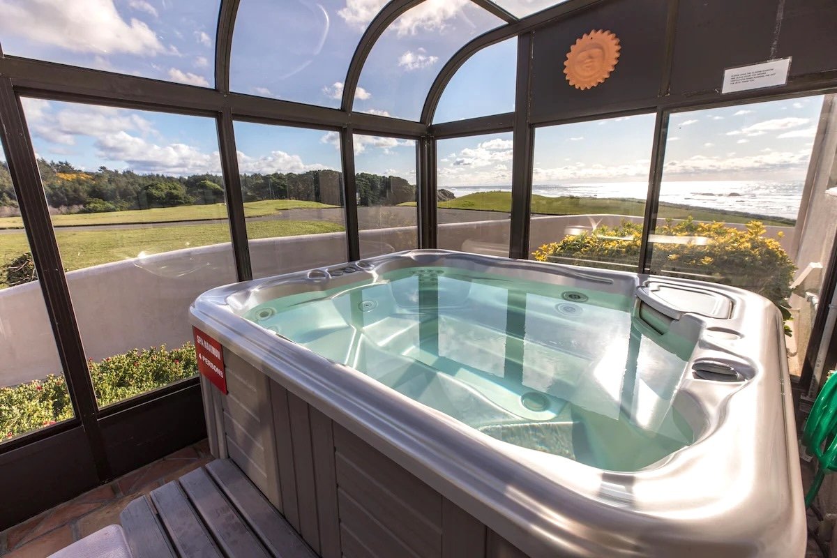 5HotTub.jpeg
