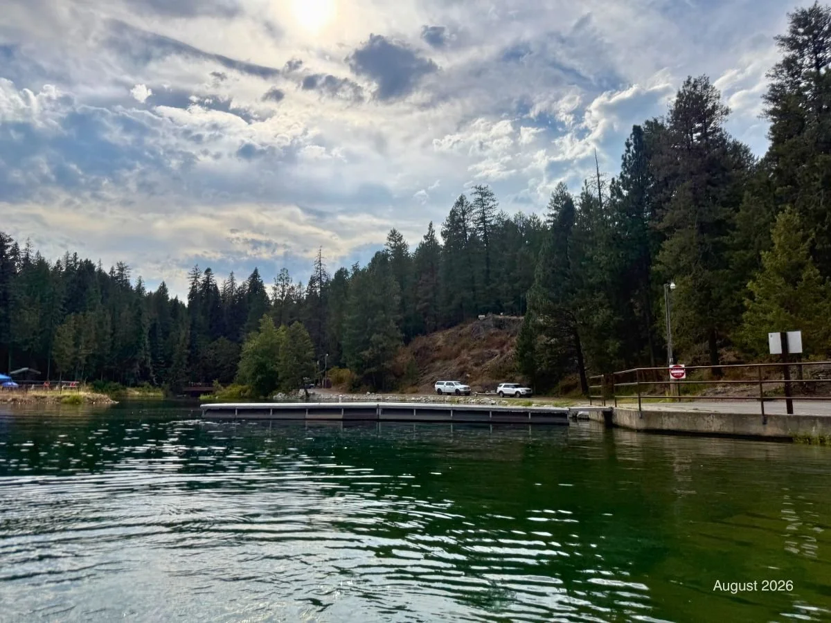 Albeni Campground Dock : Small dock adjacent to the boat launch. No cleats are provided, so boats cannot be securely tied up at this dock.