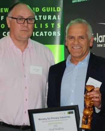 2018 Rongo winner Neal Wallace (right)