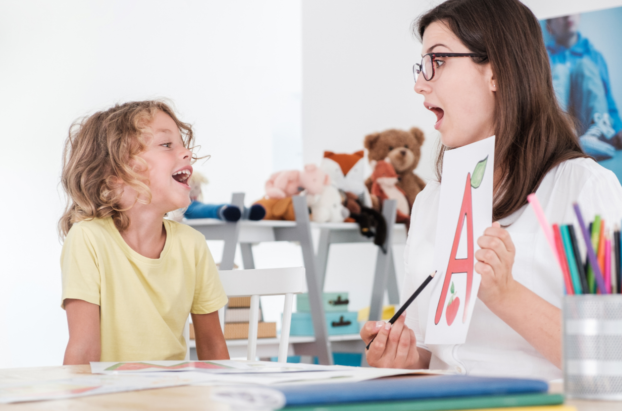Speech Therapy At School         Vs. At Home:                      What’s The Difference?