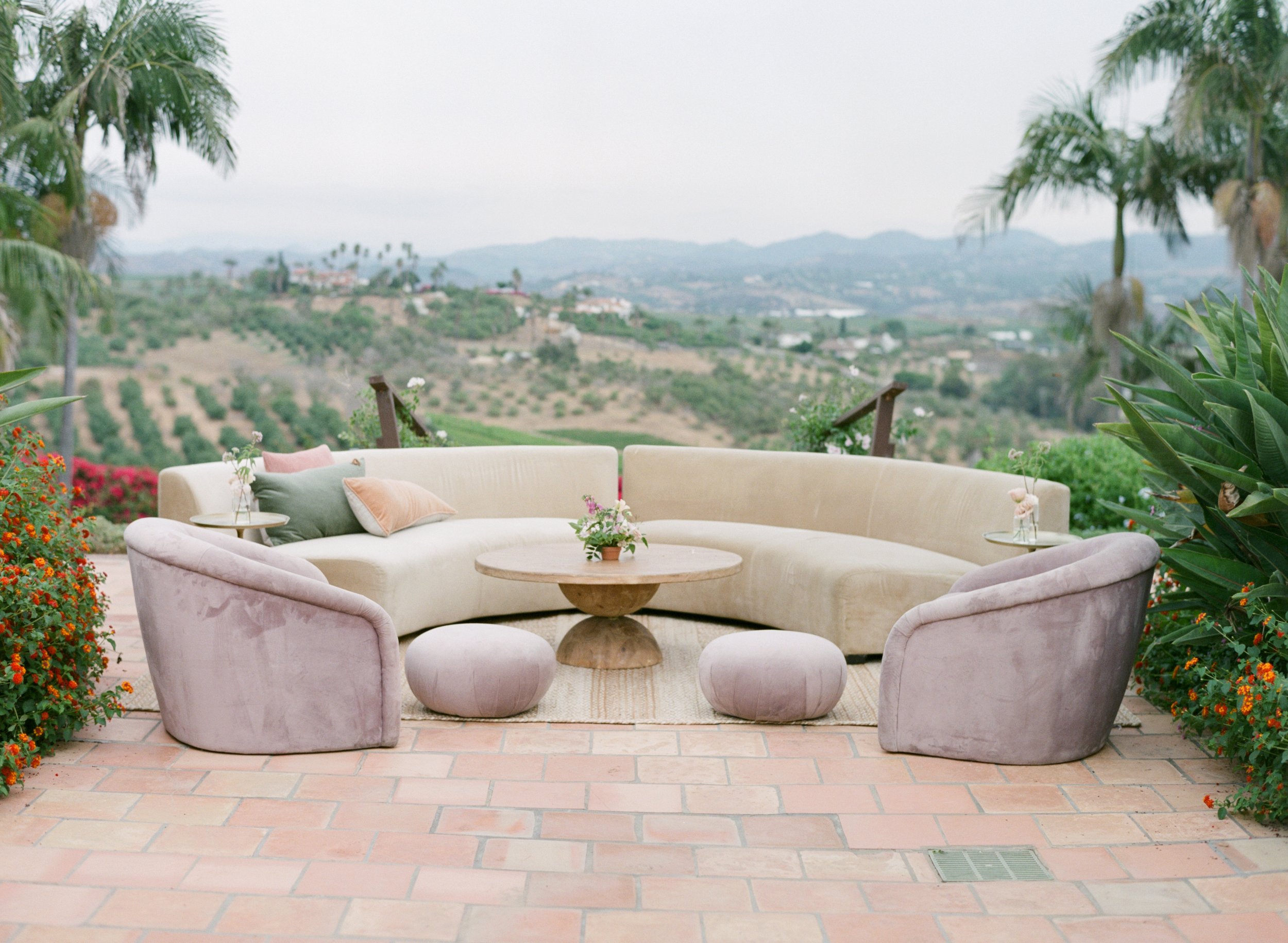 Rancho Vera Cruz lounge area surrounded by scenic coastal countryside in Oceanside CA