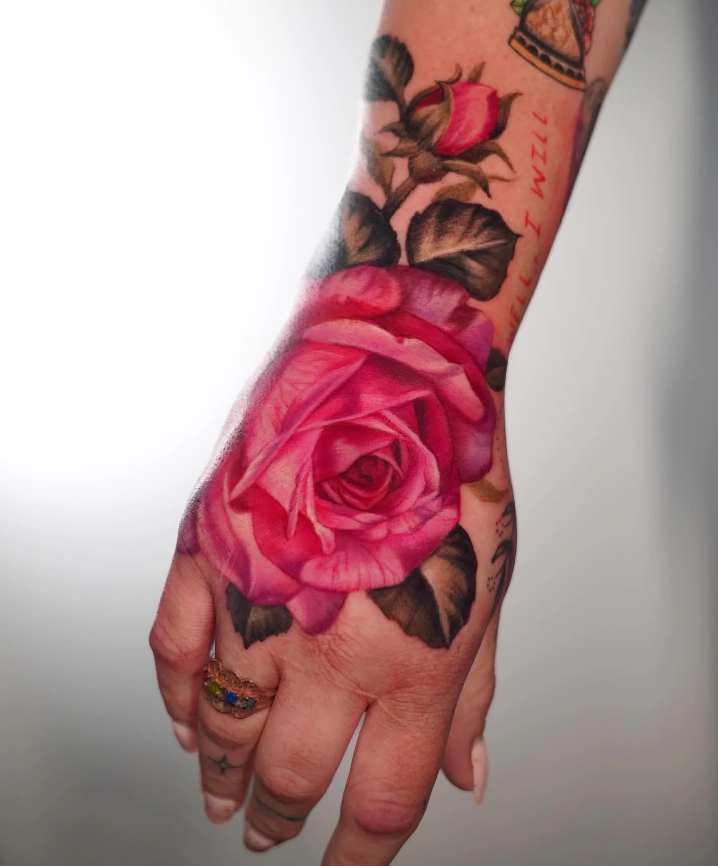 It&rsquo;s been a minute since I&rsquo;ve done a rose and had so much fun on this. 🖤

#rosetattoo #colorrosetattoo #jacksontn