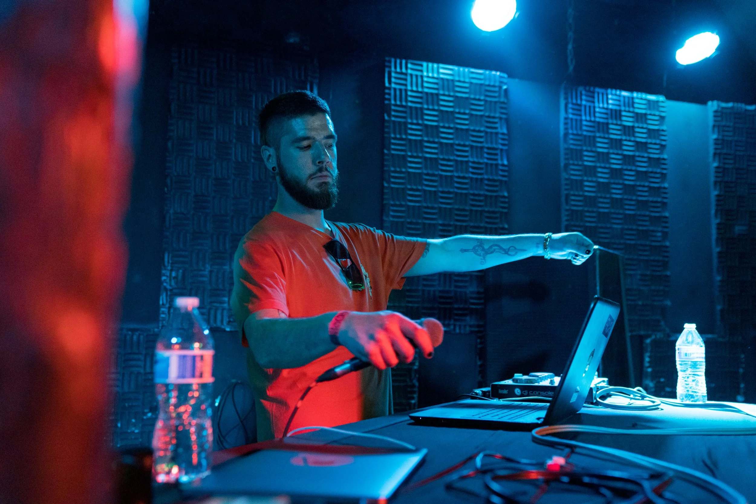 YUNG SIGNAL