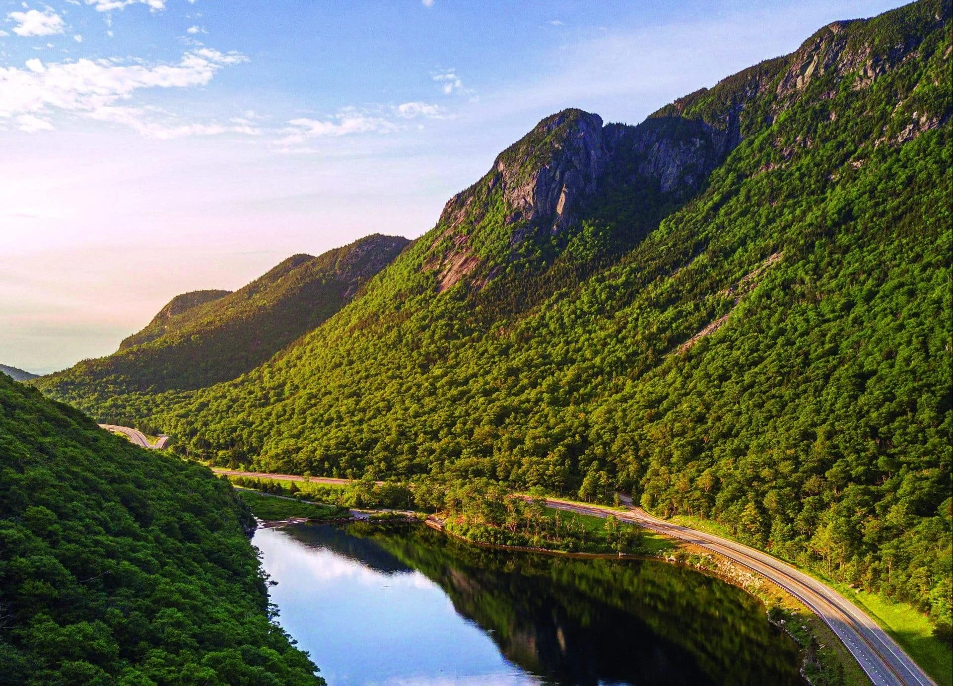 Scenic-Drive-in-the-White-Mountains-of-New-Hampshire-3-scaled-e1685449328144.jpg