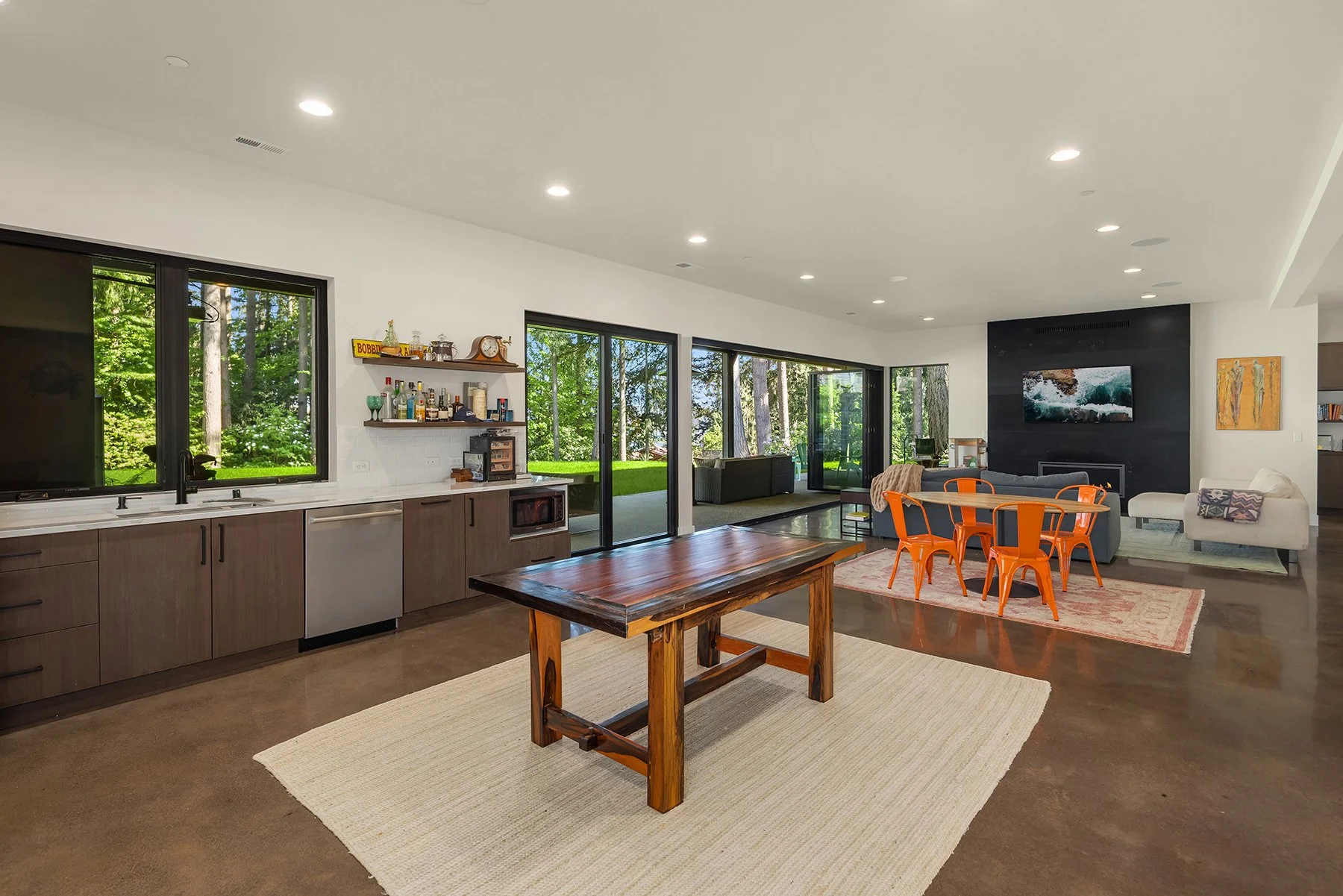 Lower level living space with the kitchenette