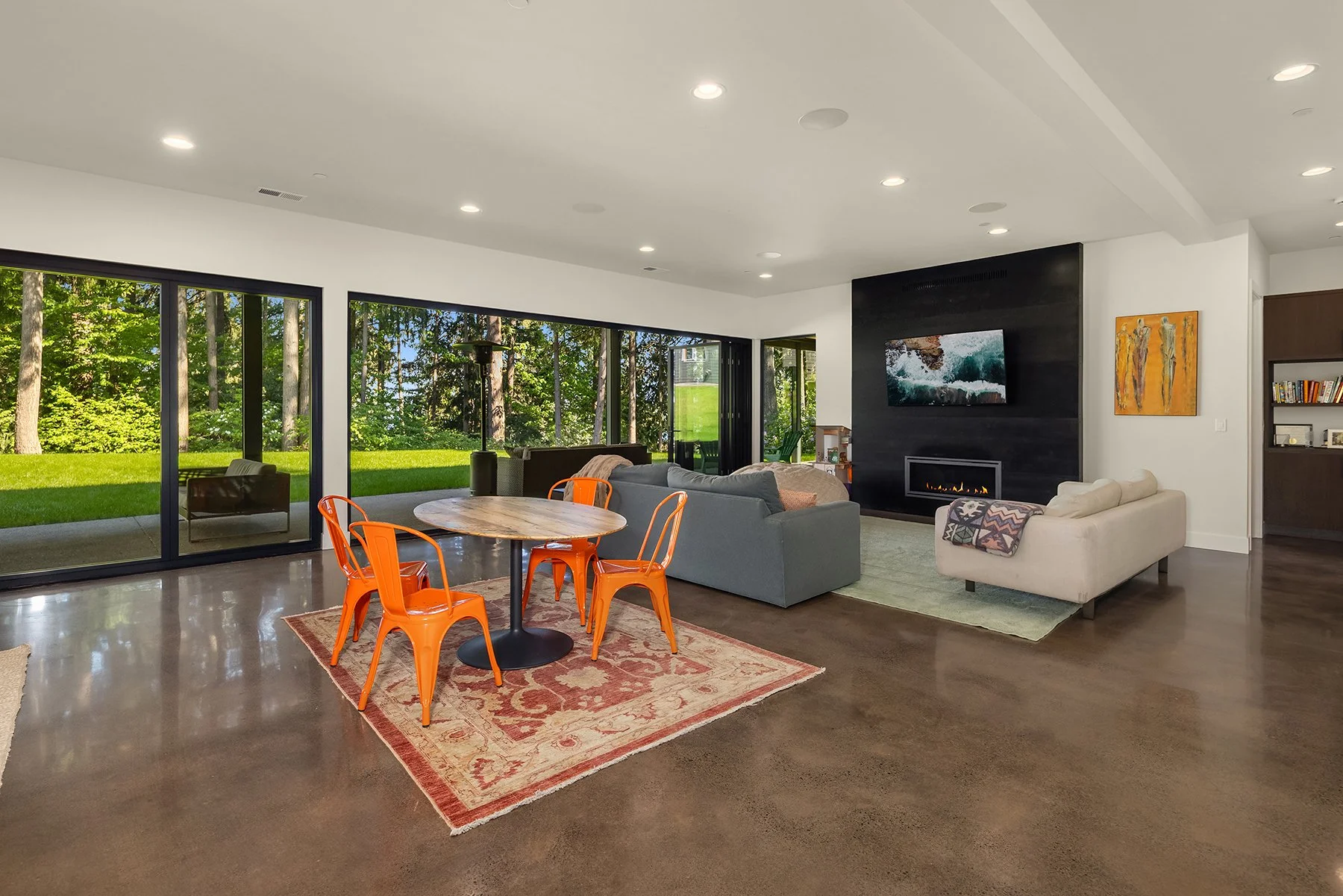lower level entertaining room with 28' catina doors