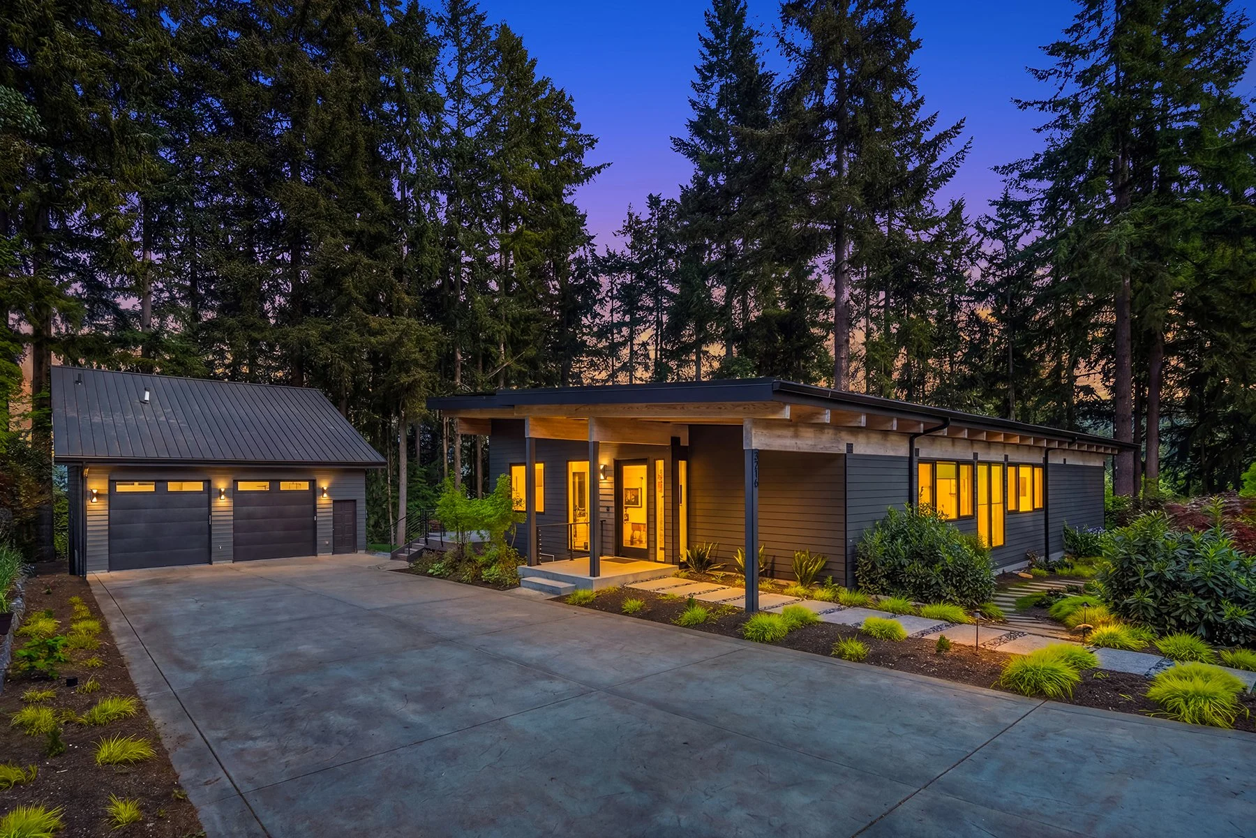 extra wide drive, perfect for parking, basketball hoop or riding bikes.