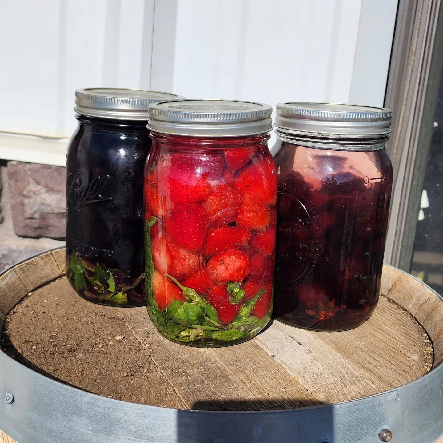 When it's 7am and there's nobody to stop you.
Blueberry-mint, strawberry-basil, cherry-star anise. All infused with 3x 75% abv oat whiskey.
HAPPY MONDAY!