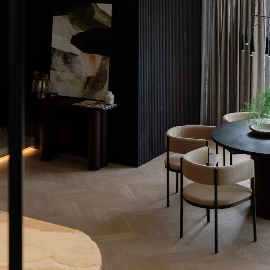 There are countless details that influence the way a home makes us feel.
⠀⠀⠀⠀⠀⠀⠀⠀⠀
We take into account the architecture, the location, the light, the flow and the story the home is waiting to tell. Every piece is then selected with purpose, creating