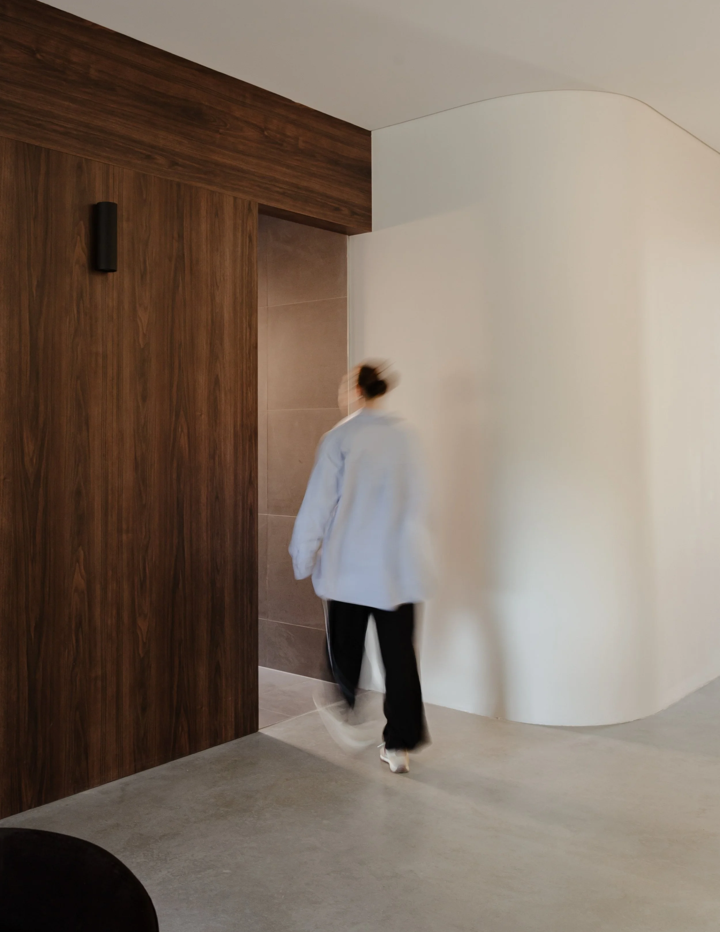 Walking into the weekend ✌️

 #elevatewithPSCO #designthatsells #curatedliving