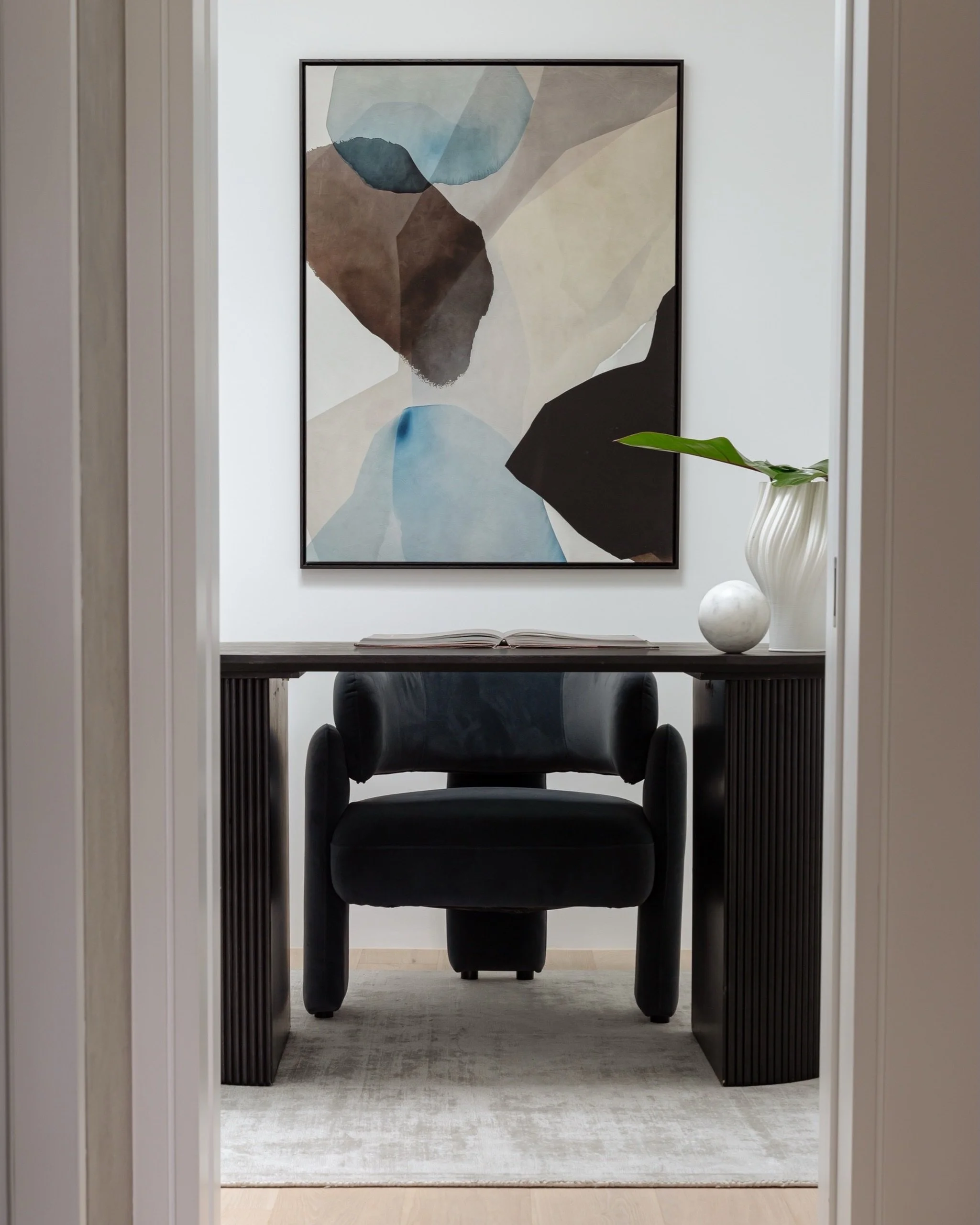 We approach every home with the same intention, to make it feel its very best.

Not just beautiful, but inviting. A space that creates a sense of connection and helps buyers see themselves living there.

Good styling should feel effortless, while wor