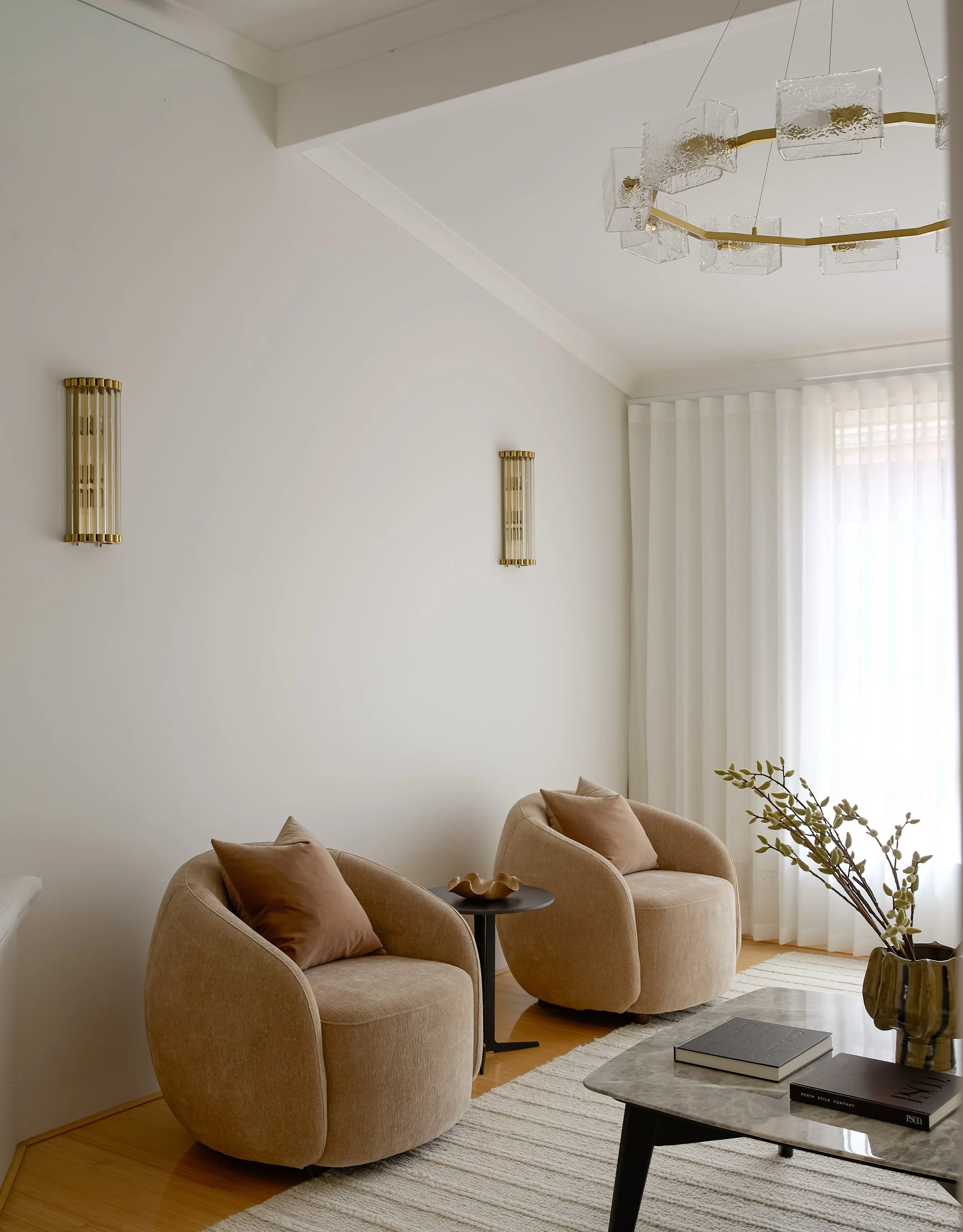 When a beautiful renovation gives us the perfect foundation to work with.

It was a joy to bring in the final layer of this home transformation, and even more so to see our clients achieve such a strong result, with the property under offer after its
