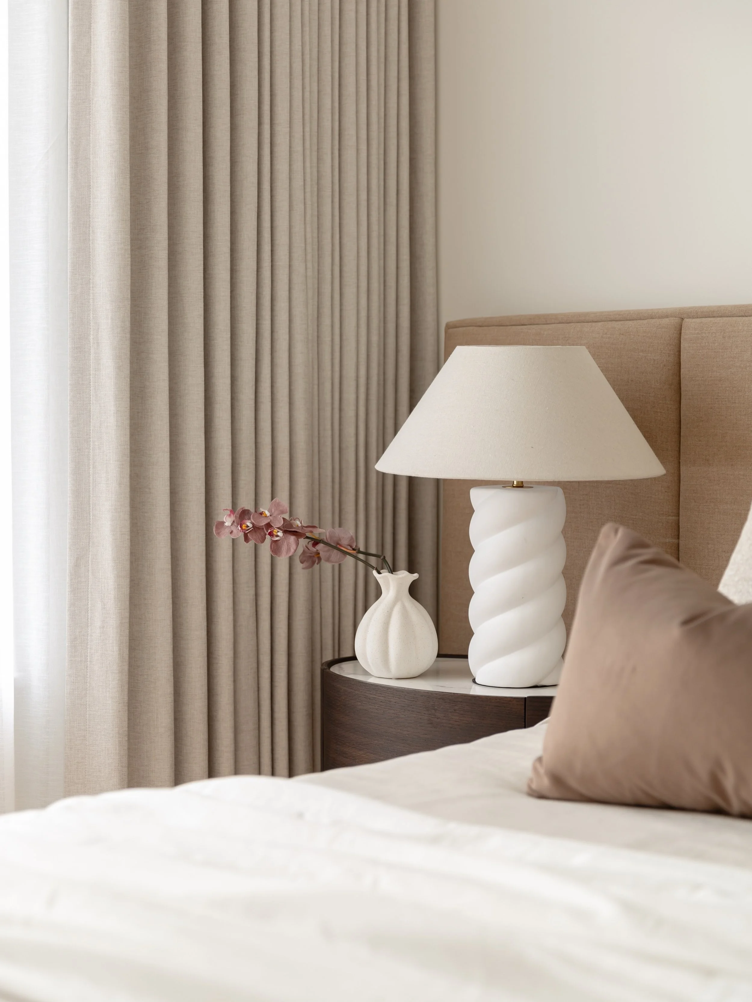 A little bit of bedroom love. 🤍

Just the right amount of neutral, with a little colour thrown in for fun. Soft layers, playful details and pieces that give the room its own personality. 

#elevatewithPSCO #designthatsells #curatedliving #propertyst