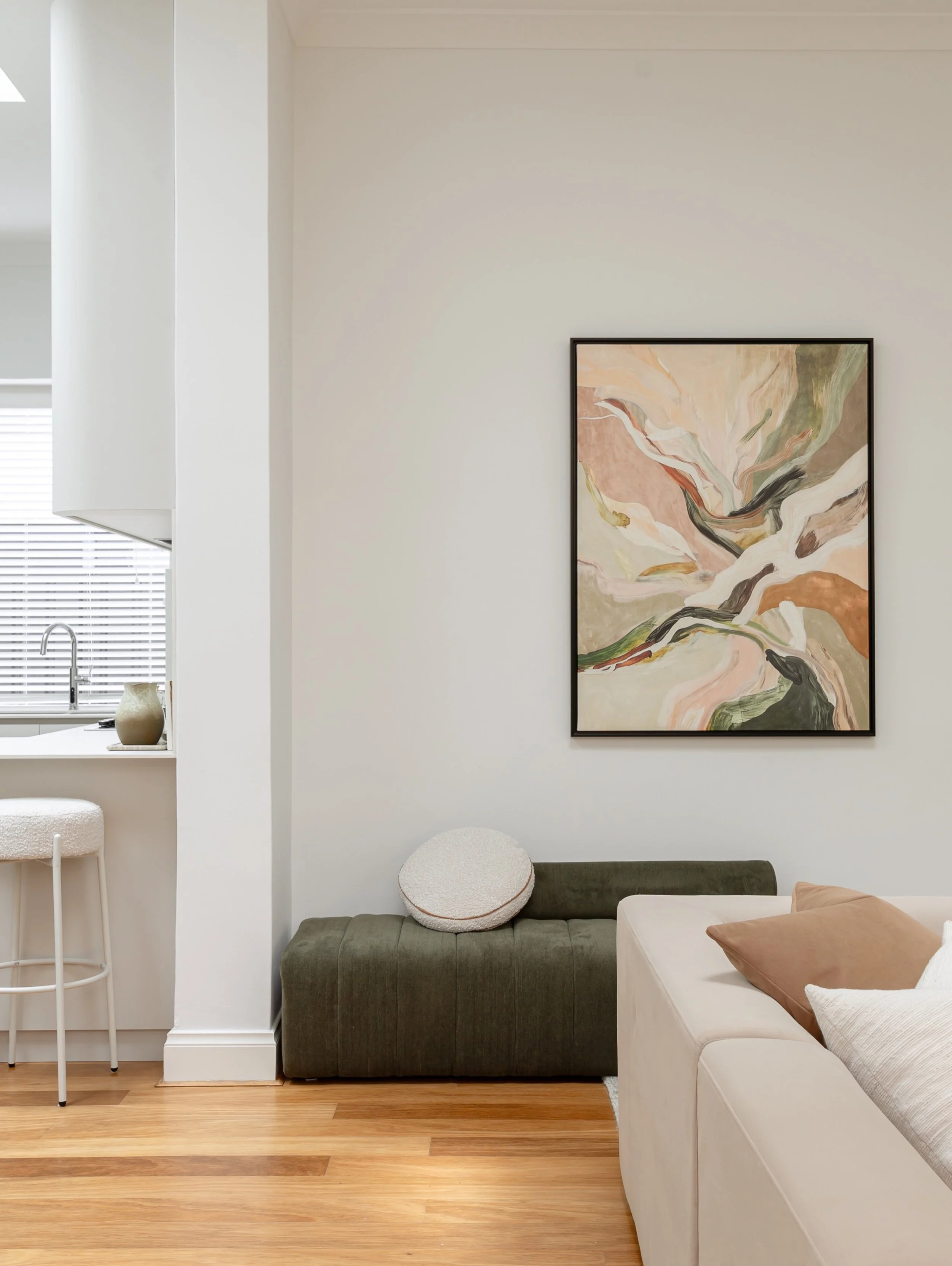 Artwork creates a whole moment. It&rsquo;s such a perfect opportunity to bring colour &amp; fun into a space. 

#elevatewithPSCO #designthatsells #curatedliving
