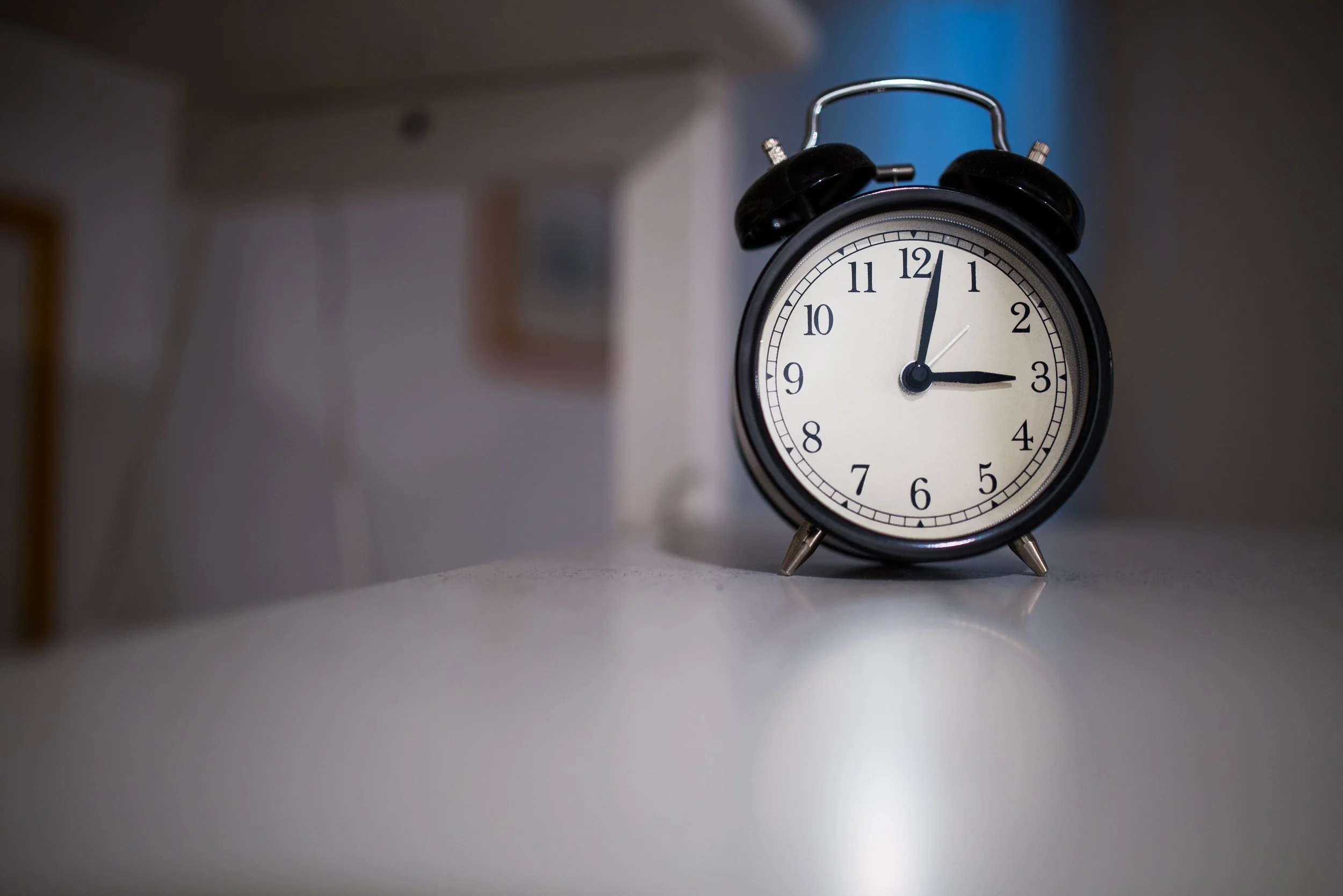 The Daytime Warrior and the Nighttime Worrier: Why your abundance anxiety peaks after dark