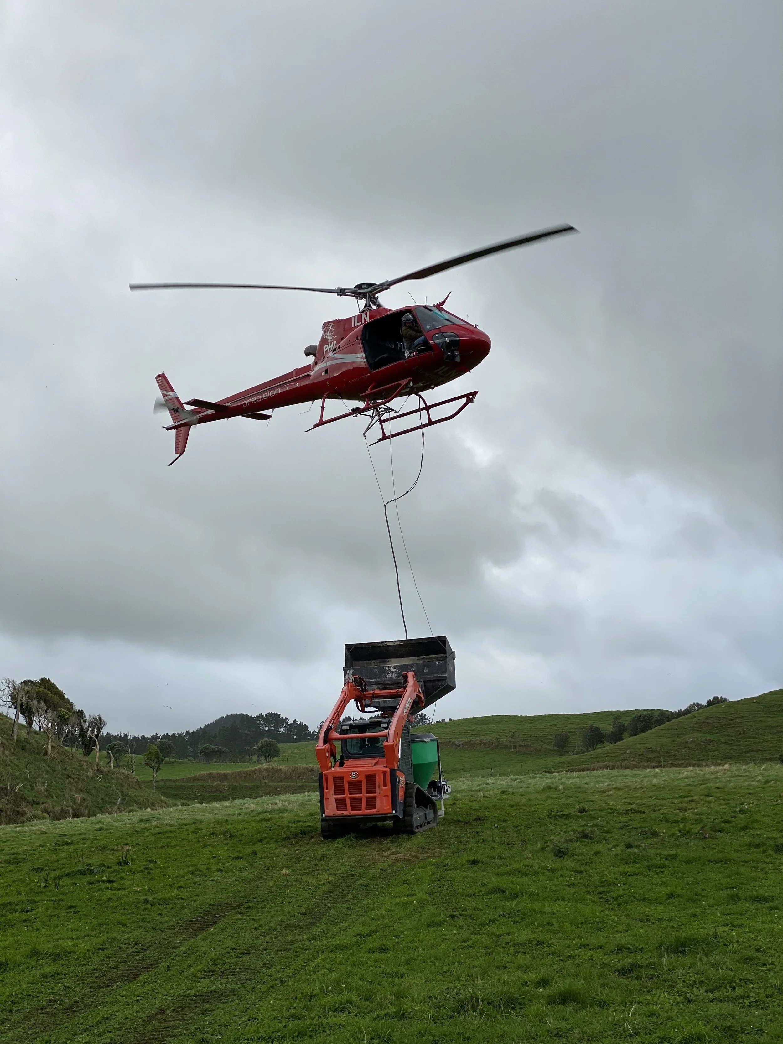 VRLL helicopter pilot conducting external load utility operations