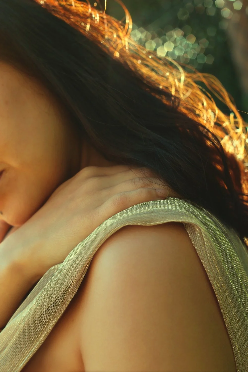 Woman holding on. Woman hand on shoulder