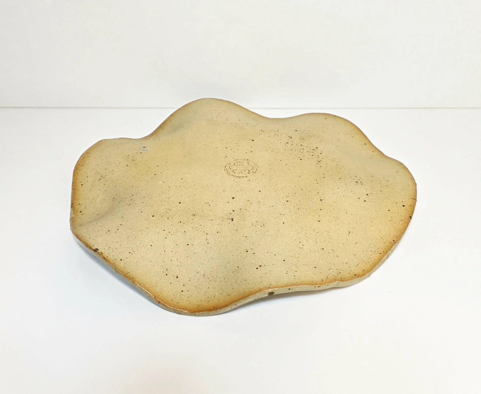 Palm Wavy Plate Base.jpeg