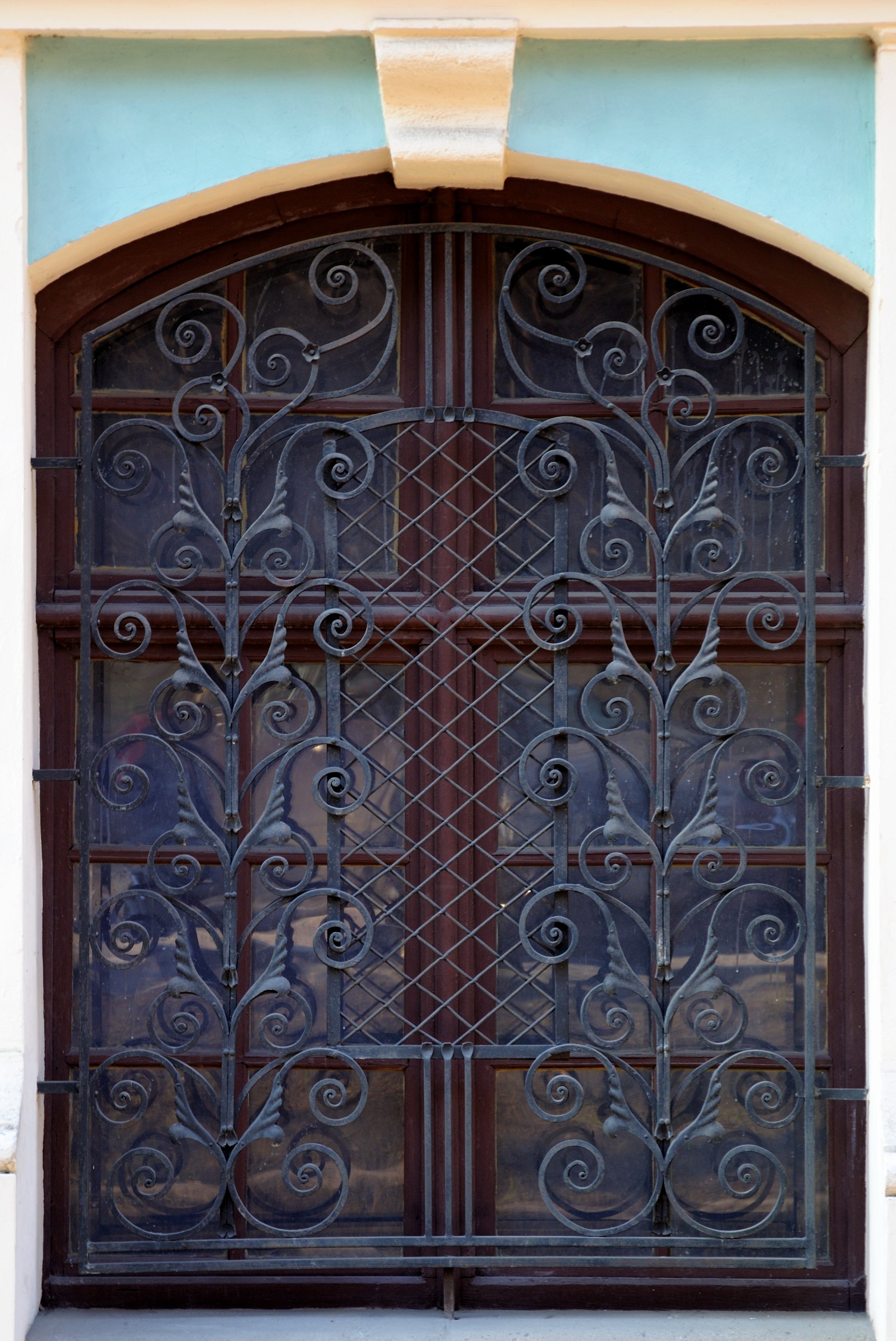 windows-with-black-bars-with-decoratios.jpg