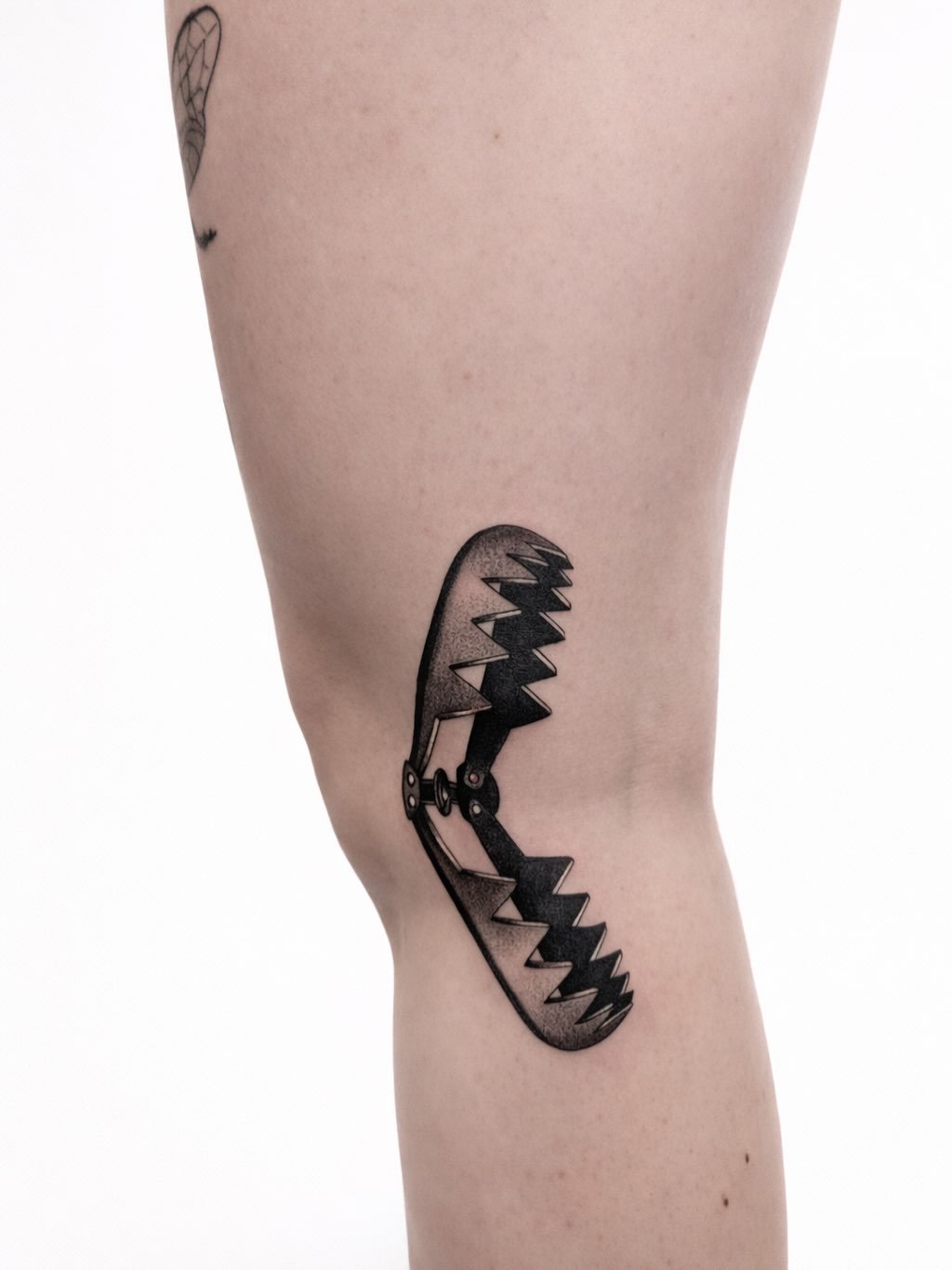 Trapped. Done by @spinklytats ✨

Du hast einen Tattoo-Wunsch? Lass ihn uns gemeinsam verwirklichen. Link zur Buchung in unserer Bio. 

#tattoostudio #tattoo #ink