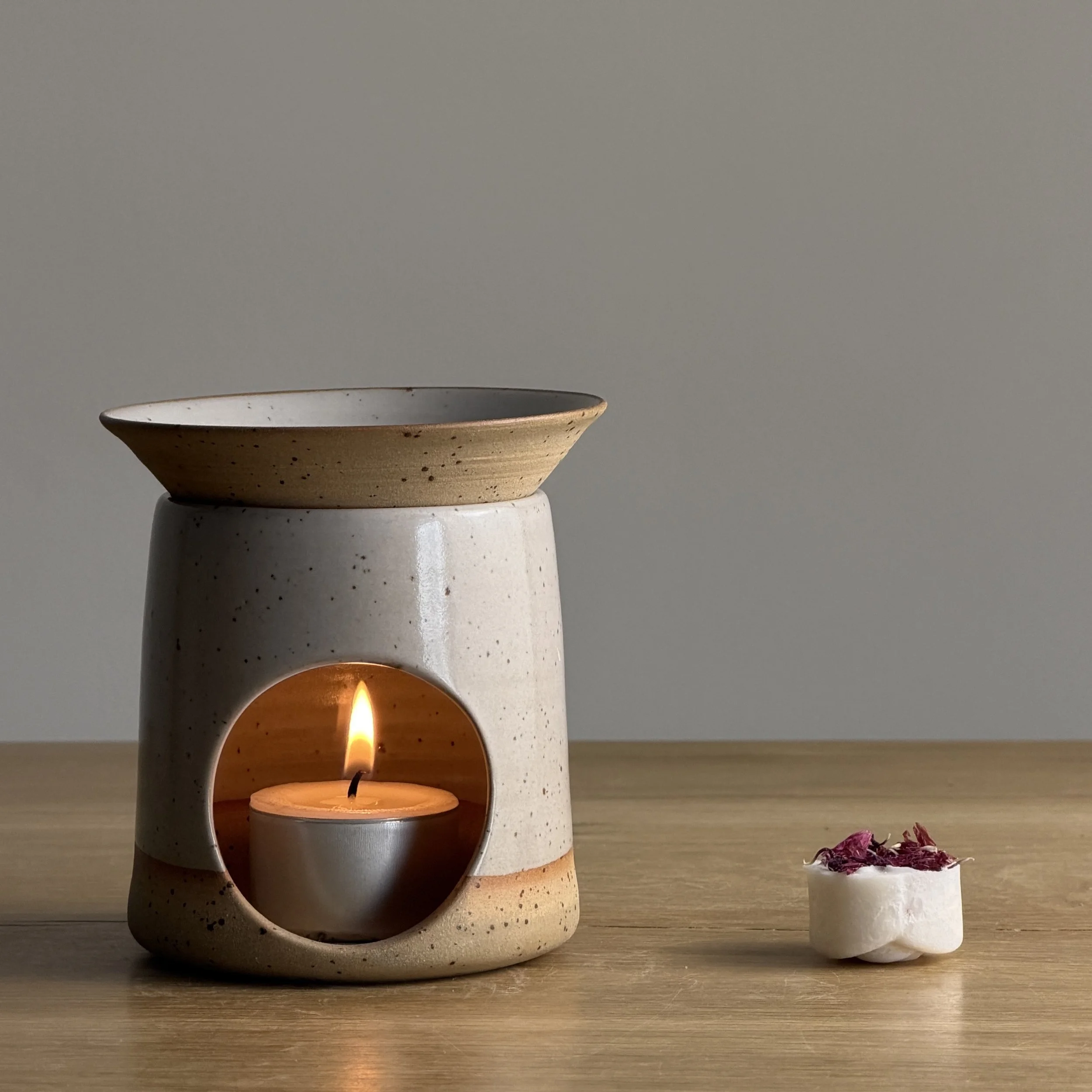 Handmade Oil & Wax Burner - White
