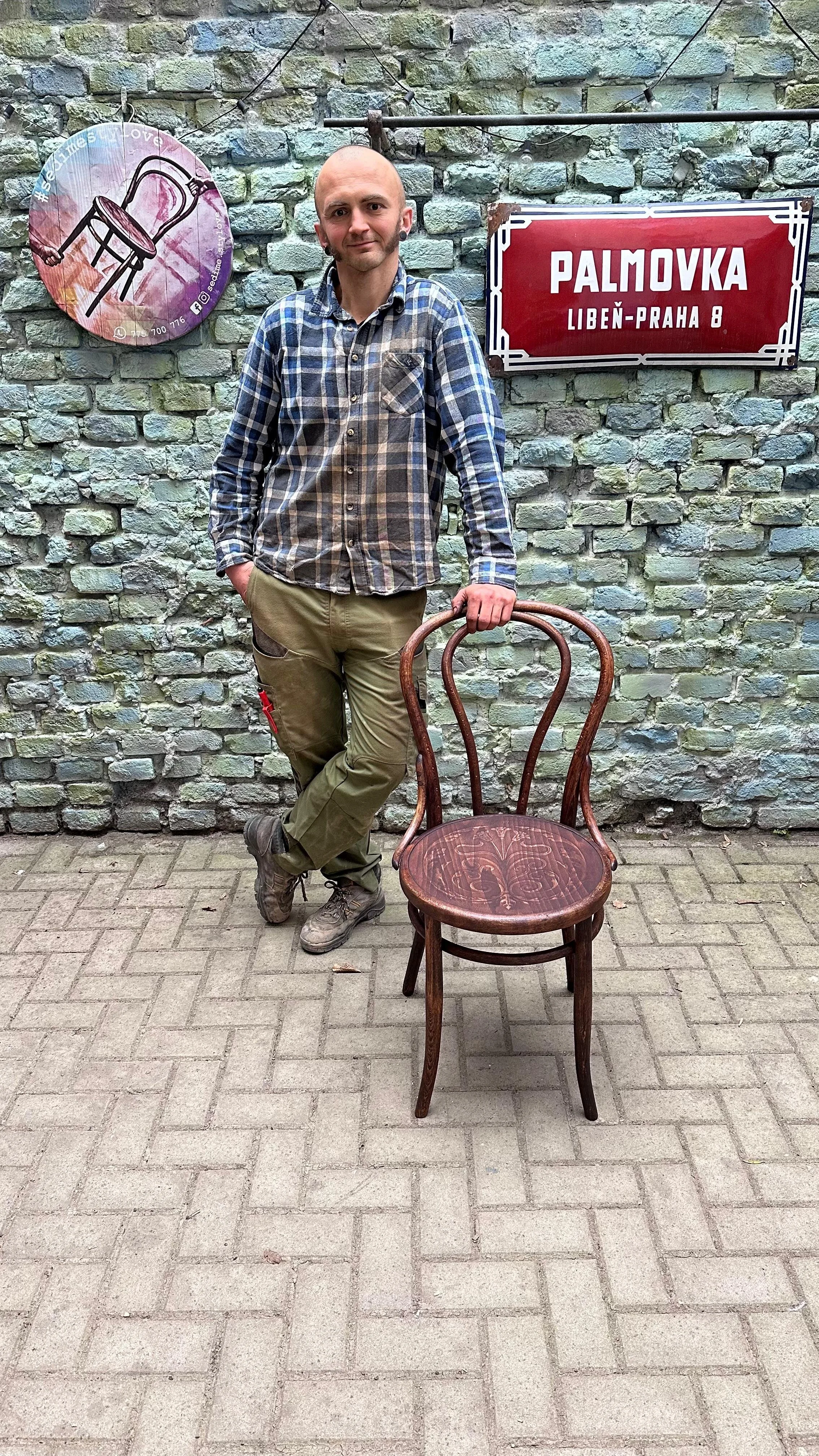 Účastník kurzu Zrenovujte si thonetku
