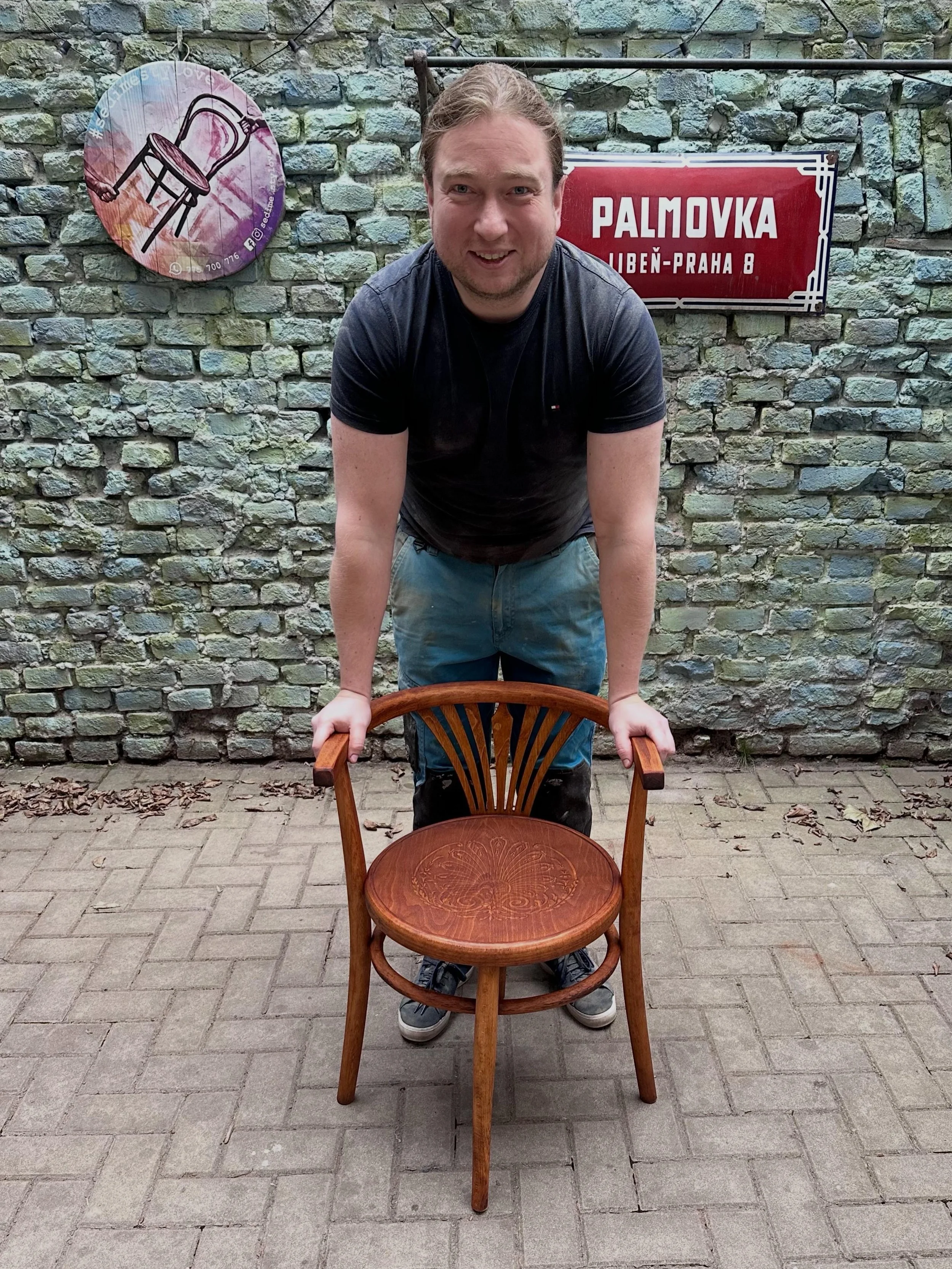 Účastník kurzu Zrenovujte si thonetku