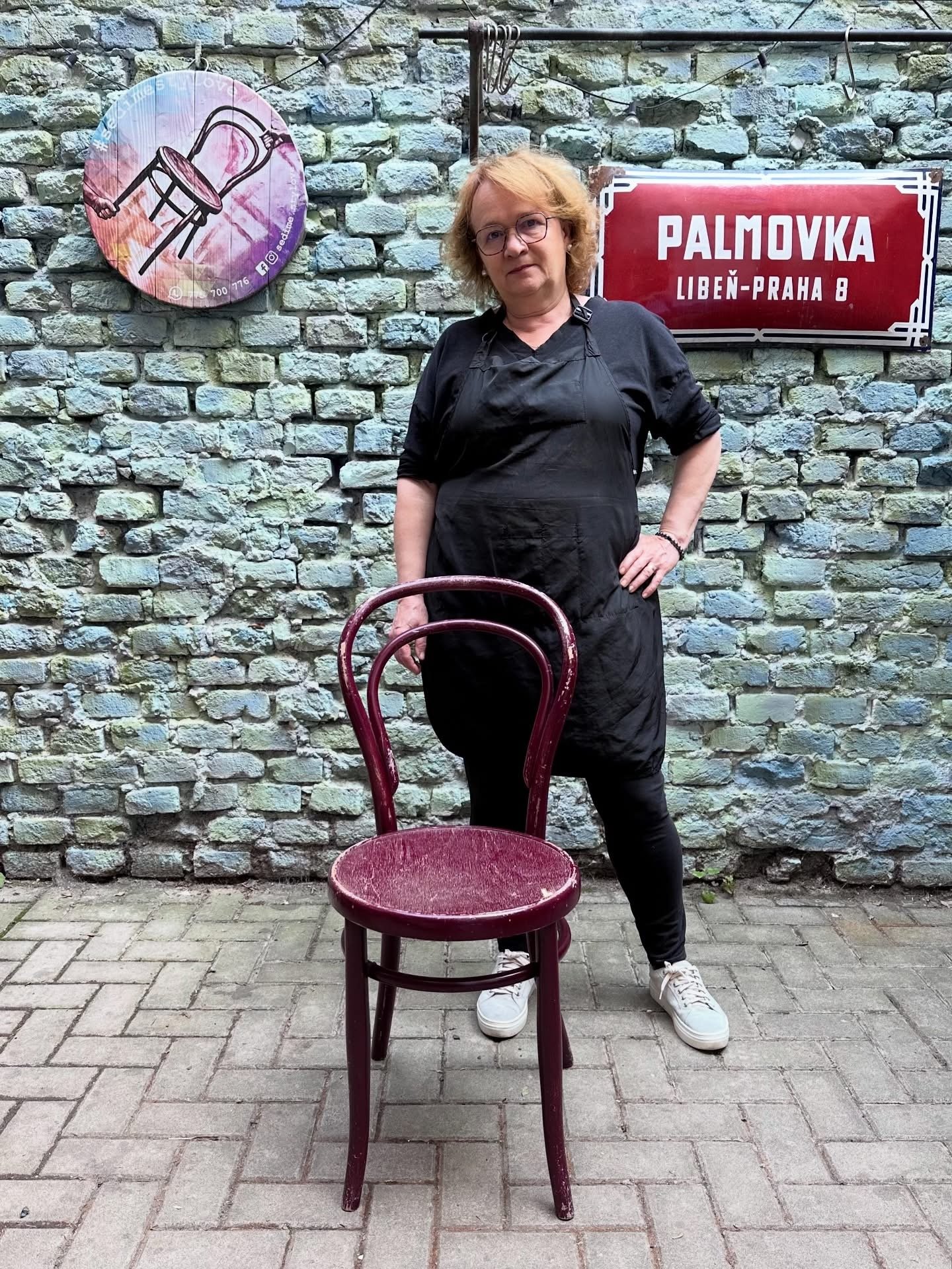 Účastnice kurzu Zrenovujte si thonetku