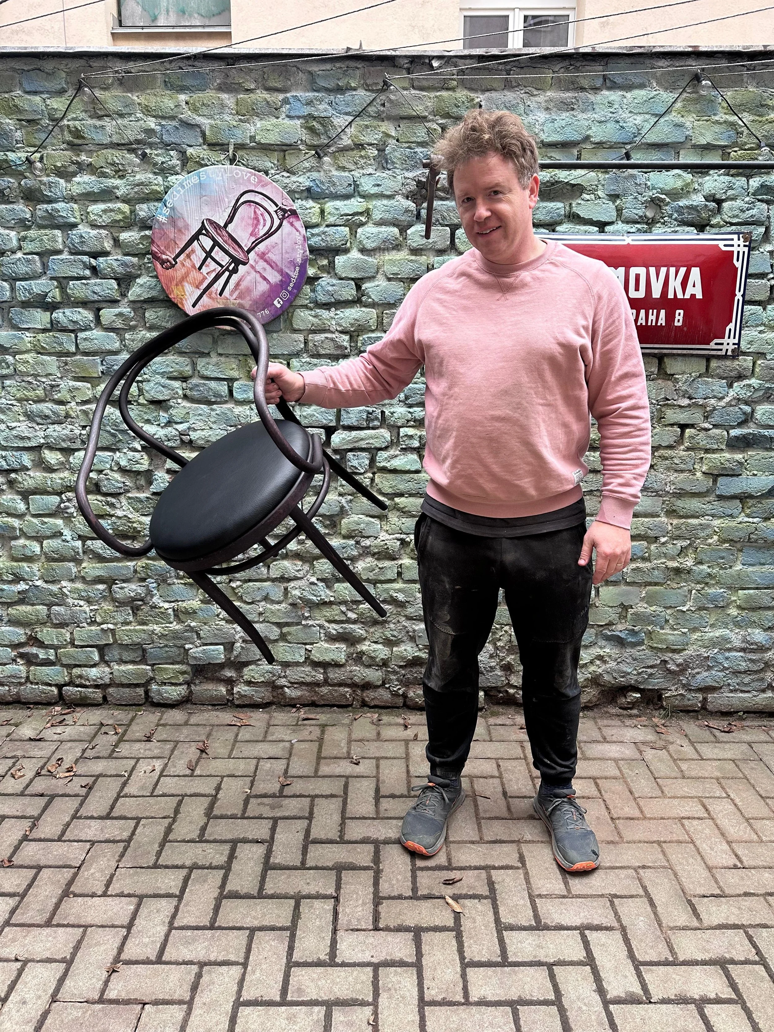 Účastník kurzu Zrenovujte si thonetku
