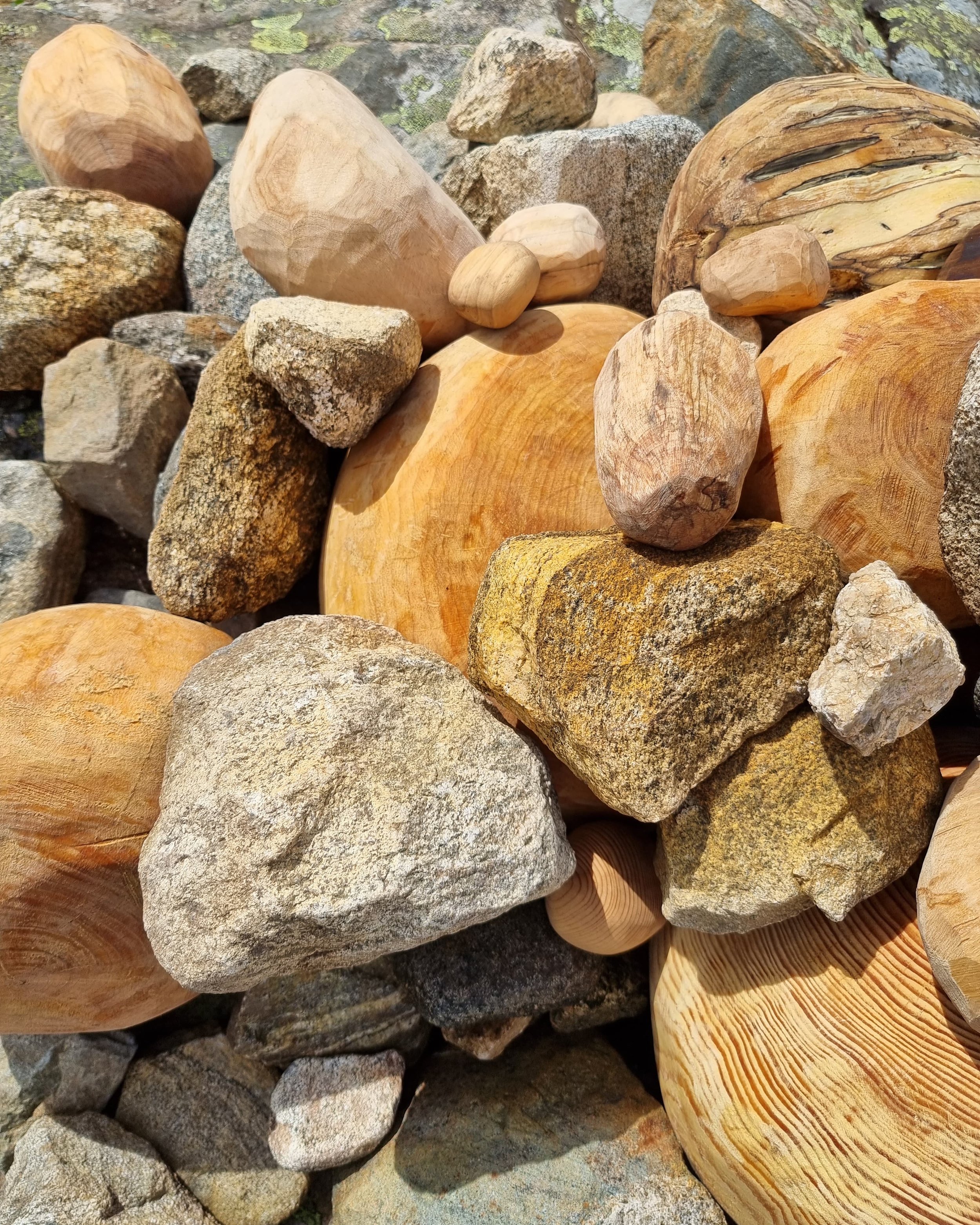 Kunst i natur varde utsnitt ovenfra.jpg