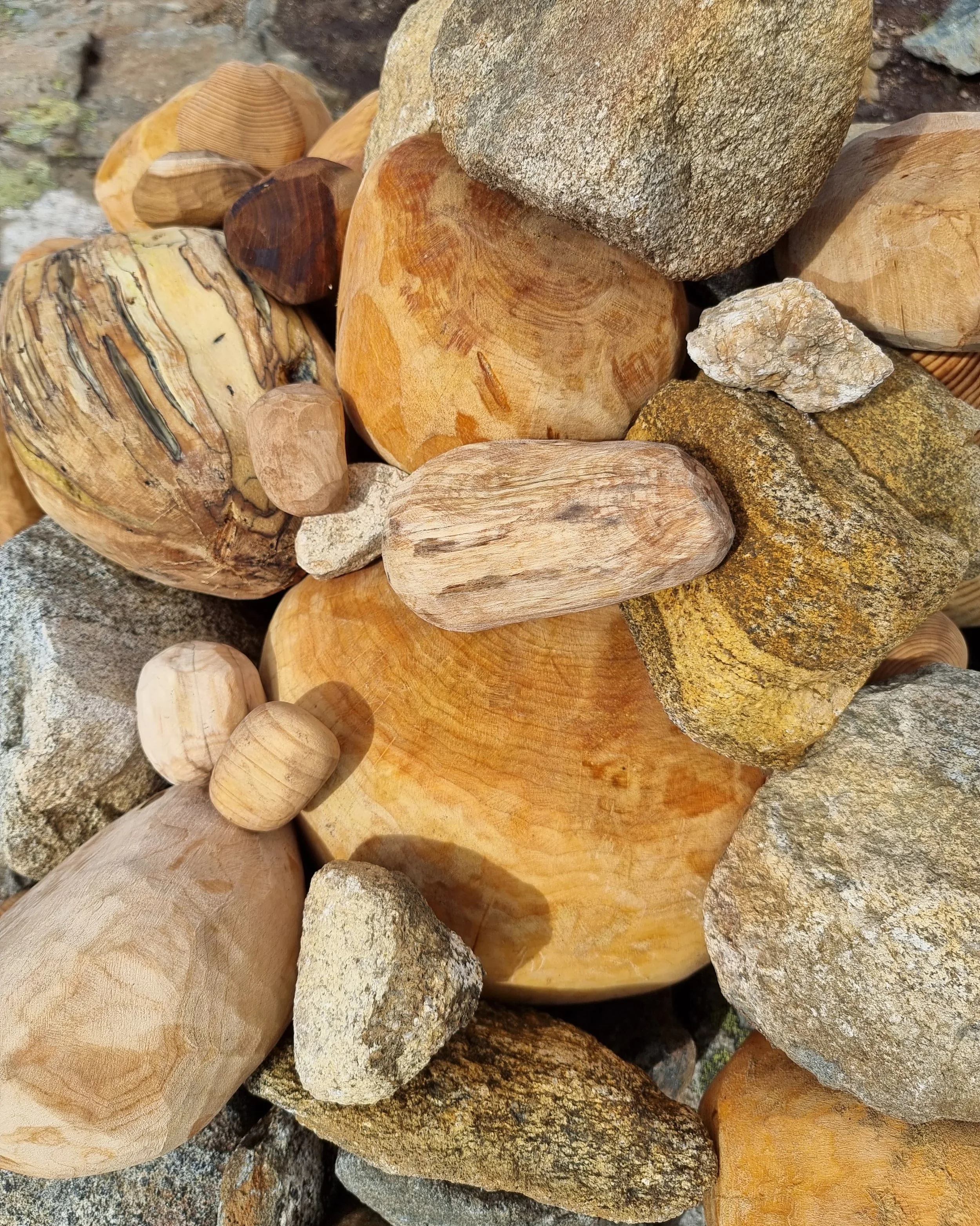 Kunst i natur varde utsnitt ovenfra2.jpg