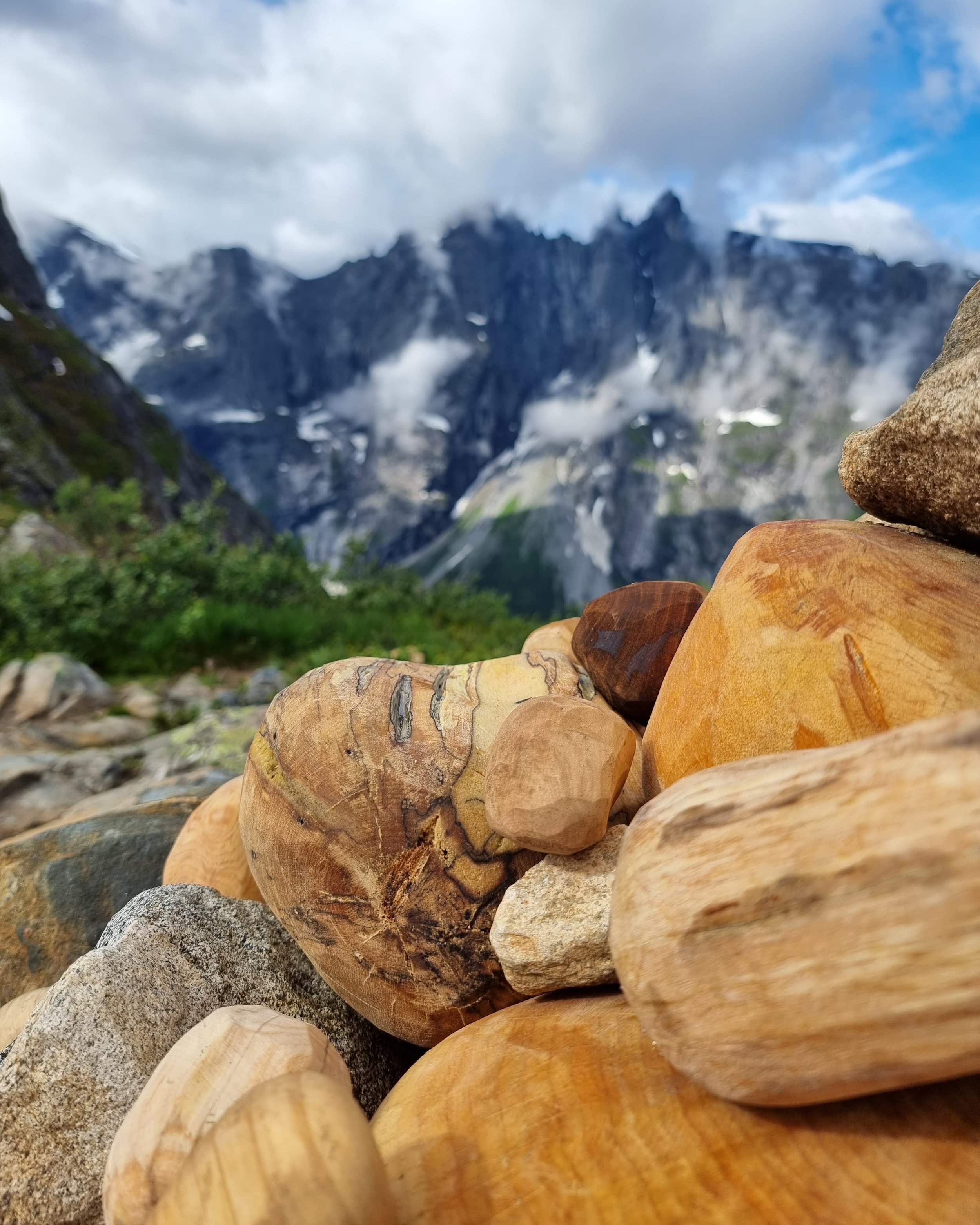 Kunst i natur varde.jpg