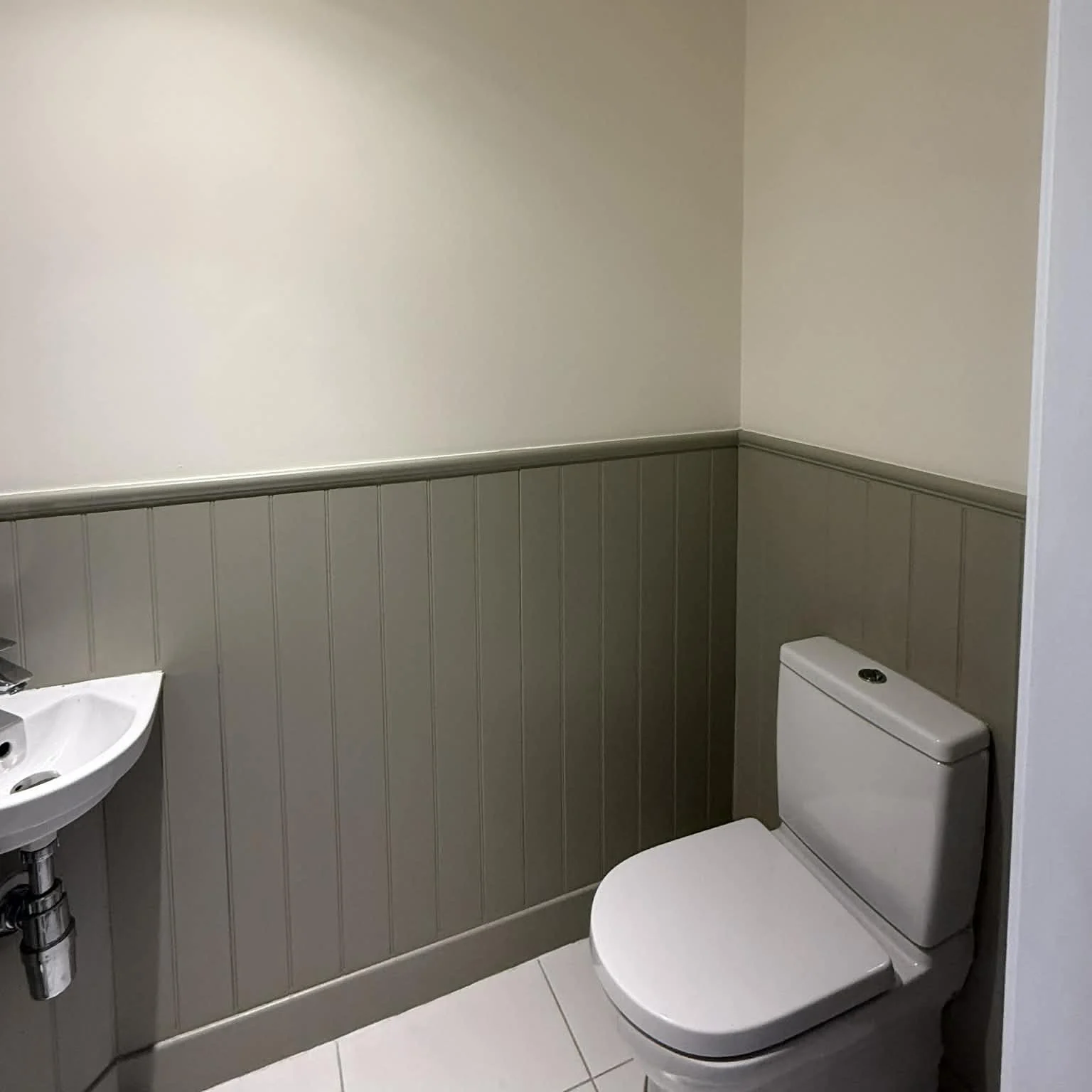 downstairs restroom 5.jpg