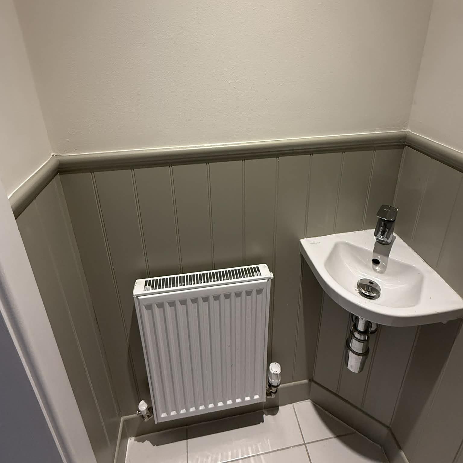 Downstairs Bathroom Shiplap Panelling