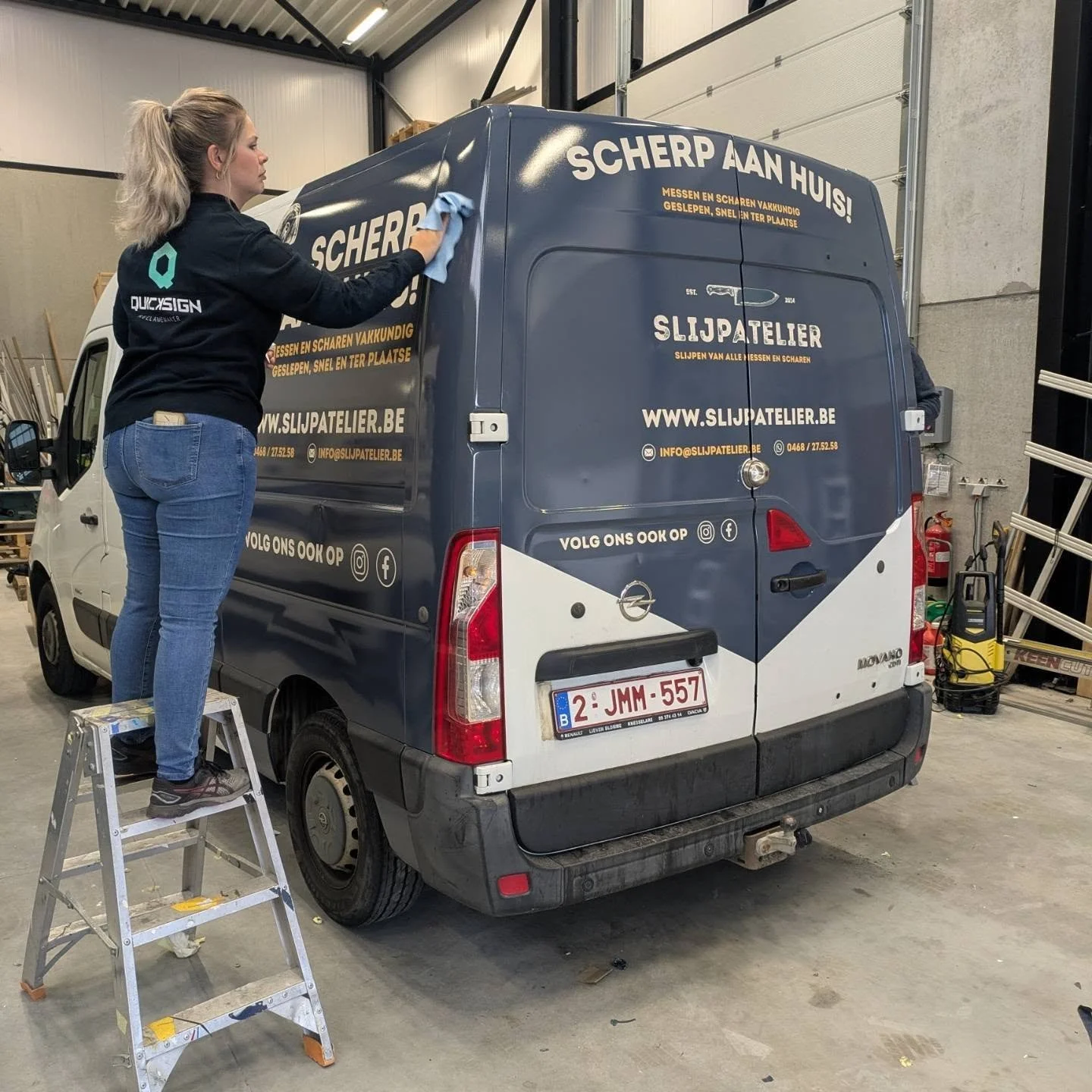 De camionette is klaar voor de baan! 🚐✨
Volledig in stijl onderweg bij jou thuis om messen en scharen vakkundig te slijpen. Bel of stuur een berichtje om een afspraak te maken.

Met dank aan @quicksign_bv &amp; @high_five_graphics

#slijpatelier #mo