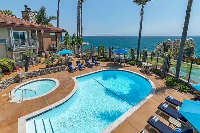 InnAtTheCovePool-700x465-2688713111.jpeg