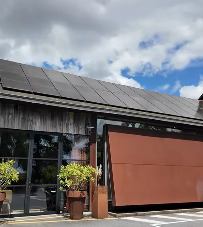 Installation toiture solaire restaurant, pilotage consommation électricité