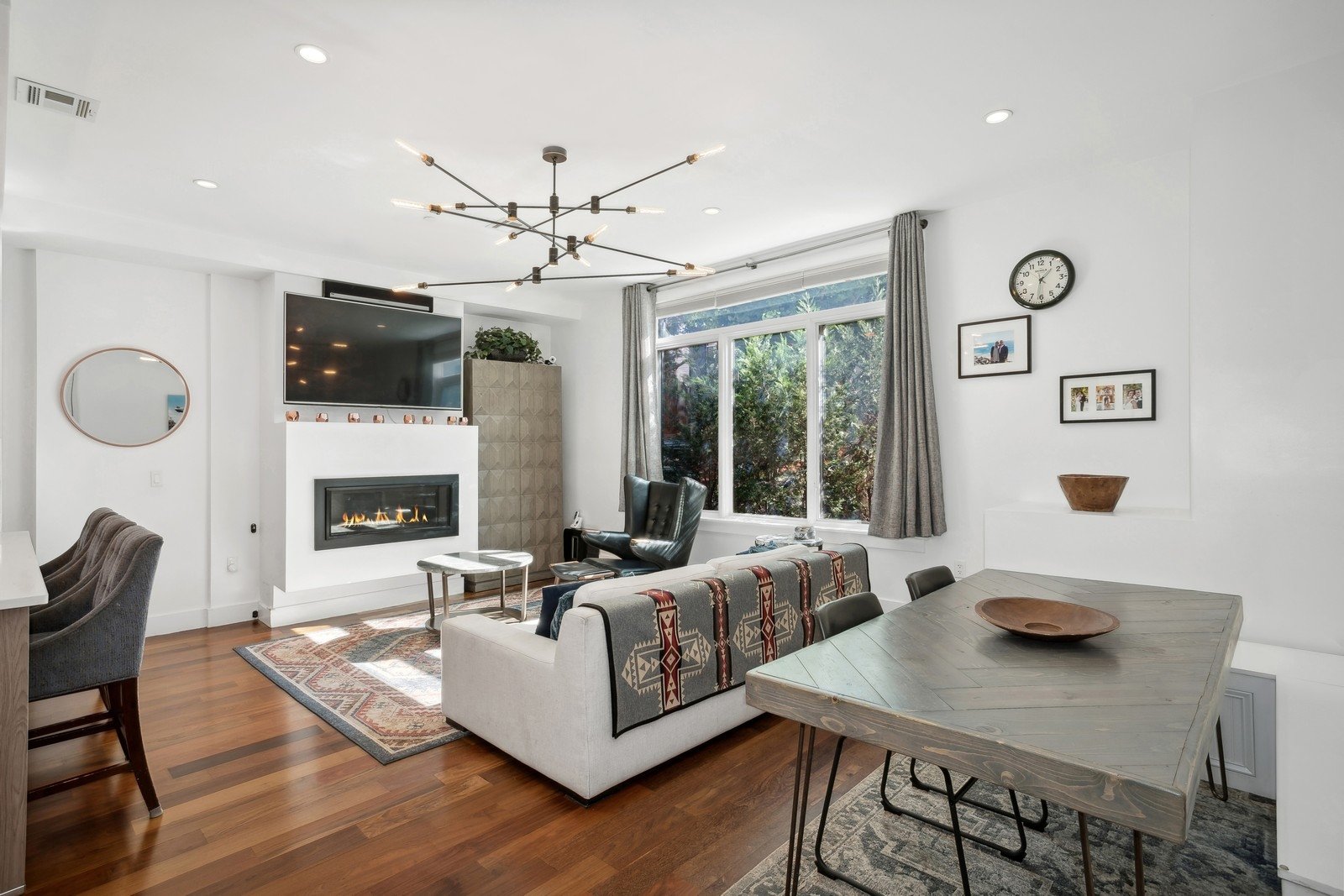 01_79EagleStreet_1R_1_LivingRoom_Large.jpg